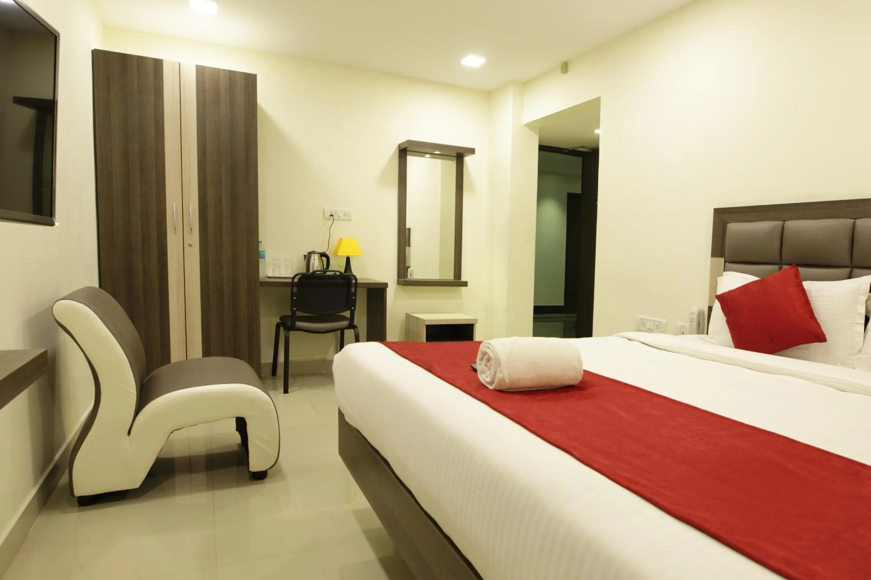 Photo of the whole room, Bed in Venture Park, OMR, Thoraipakkam, Chennai