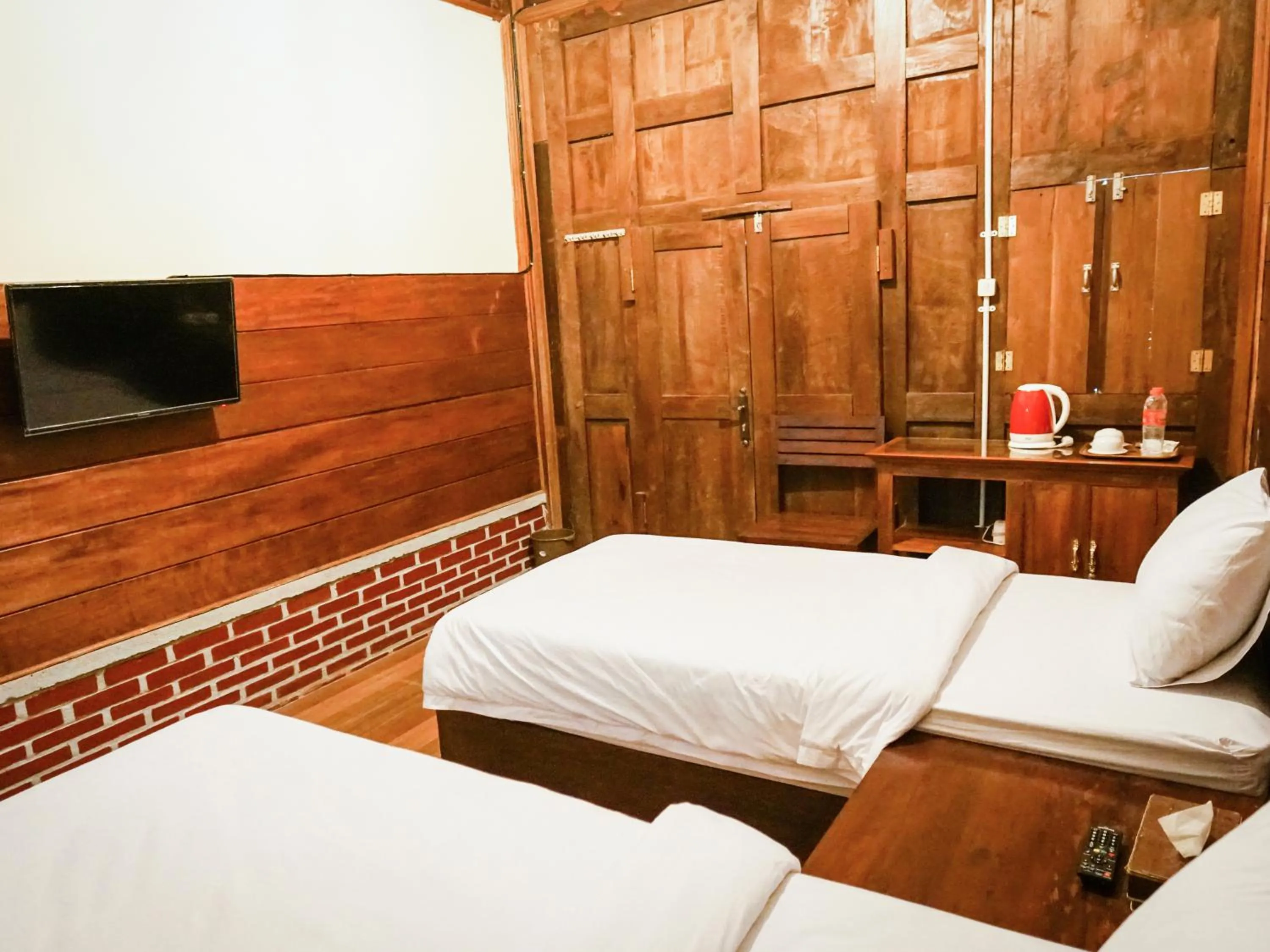 Bed in Pendhapa Art Space - PAS Limasan Homestay