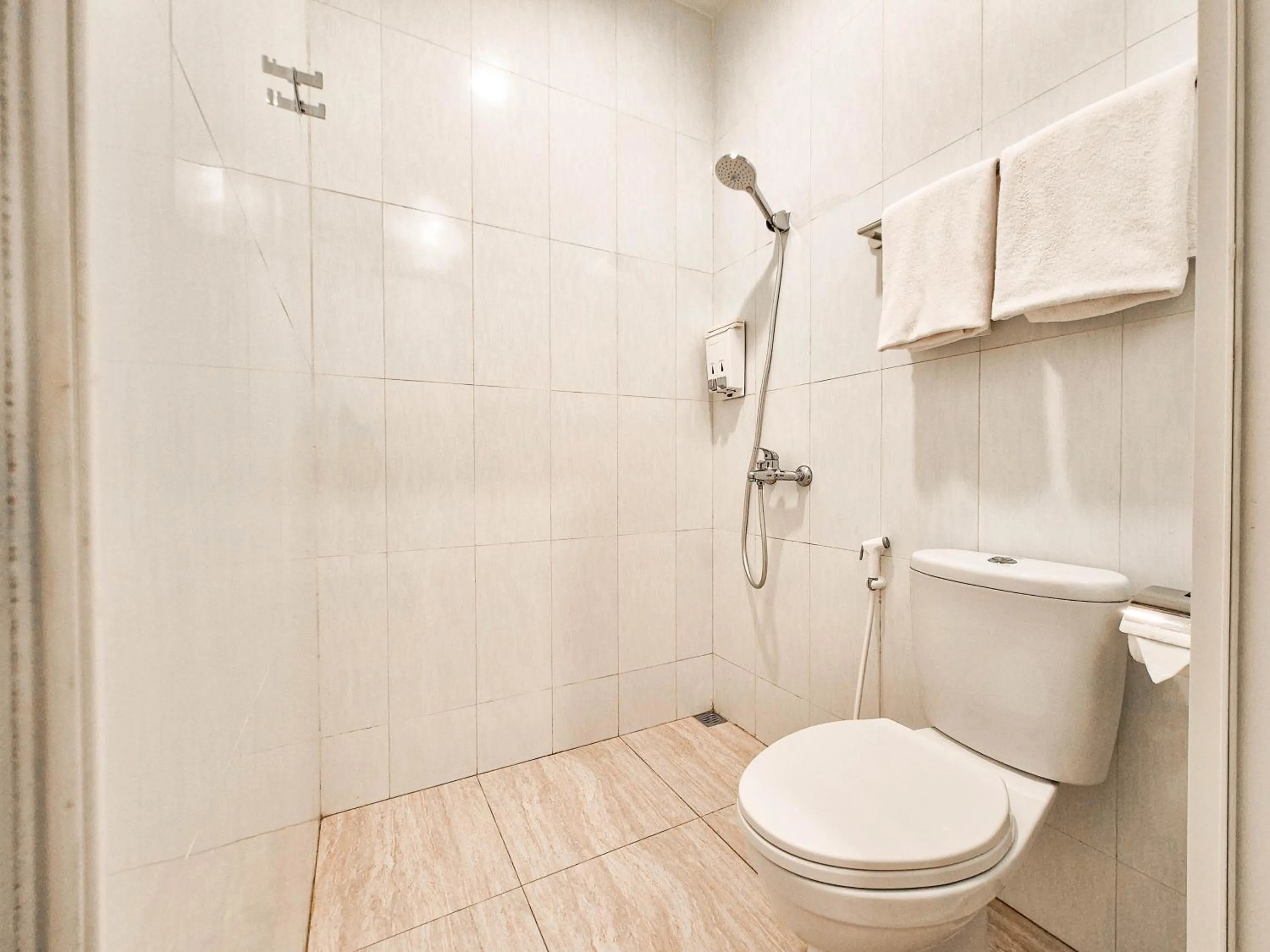 Shower in Pendhapa Art Space - PAS Limasan Homestay