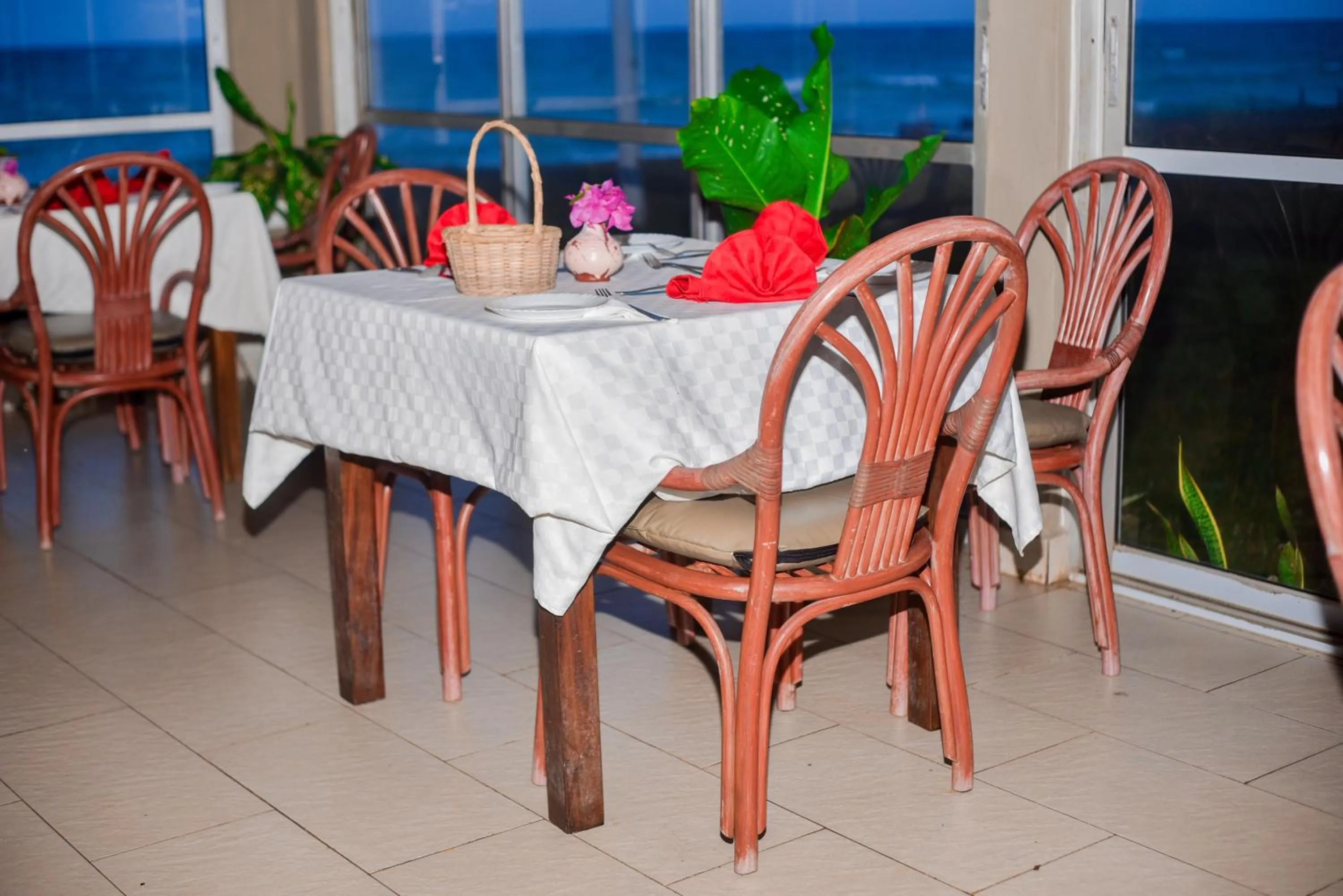 Restaurant/places to eat in Coral Beach Resort