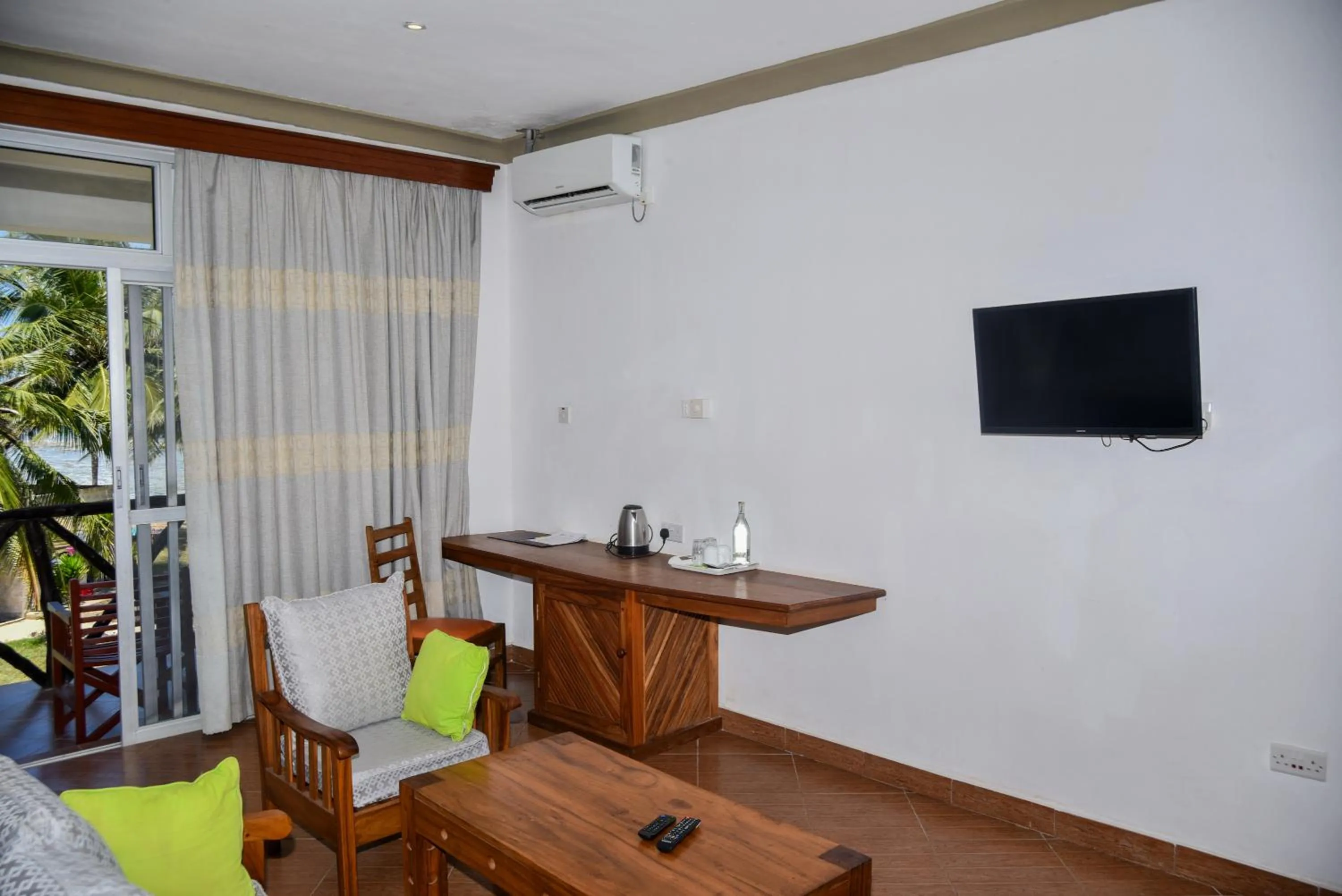 TV and multimedia in Coral Beach Resort