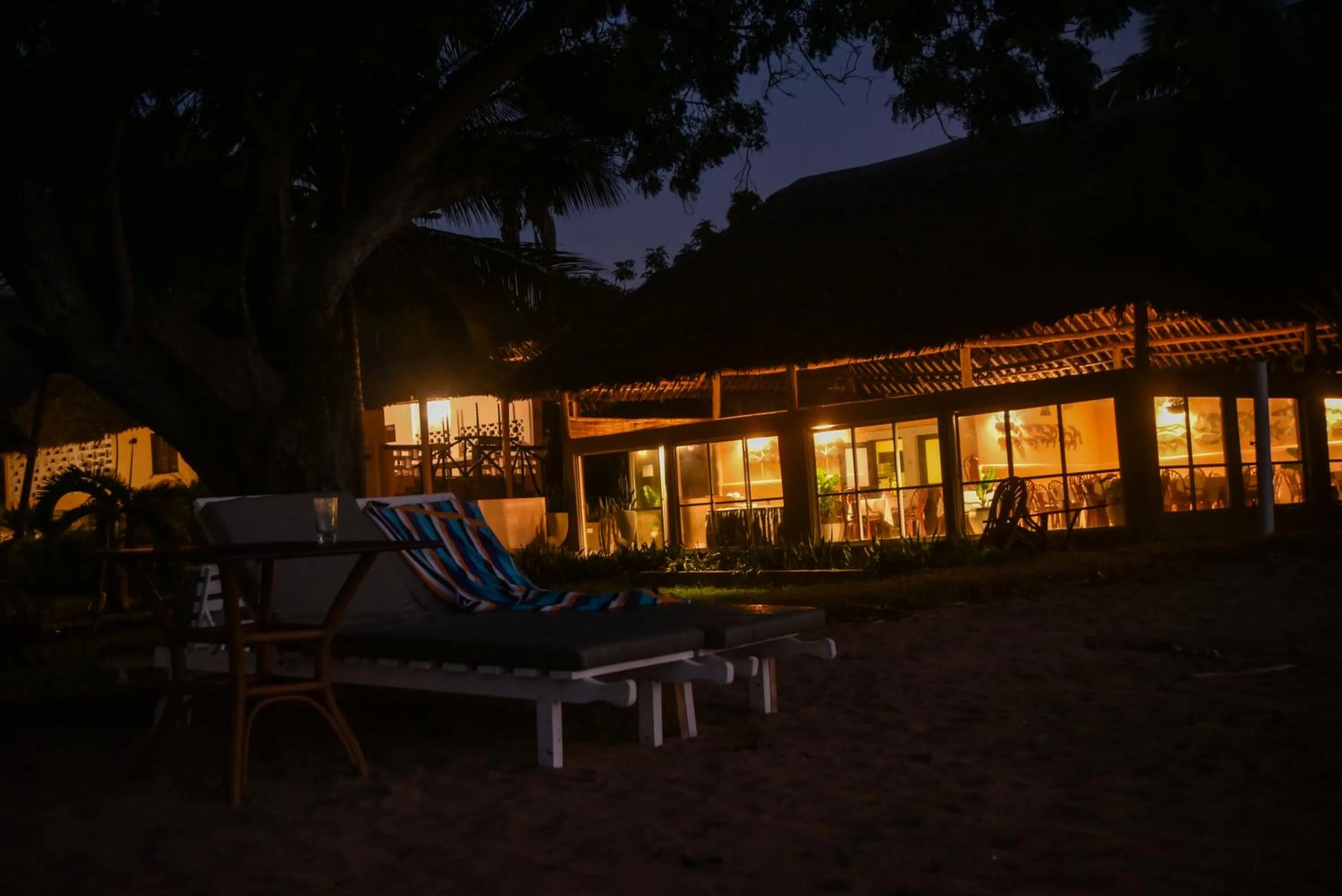 Restaurant/places to eat in Coral Beach Resort