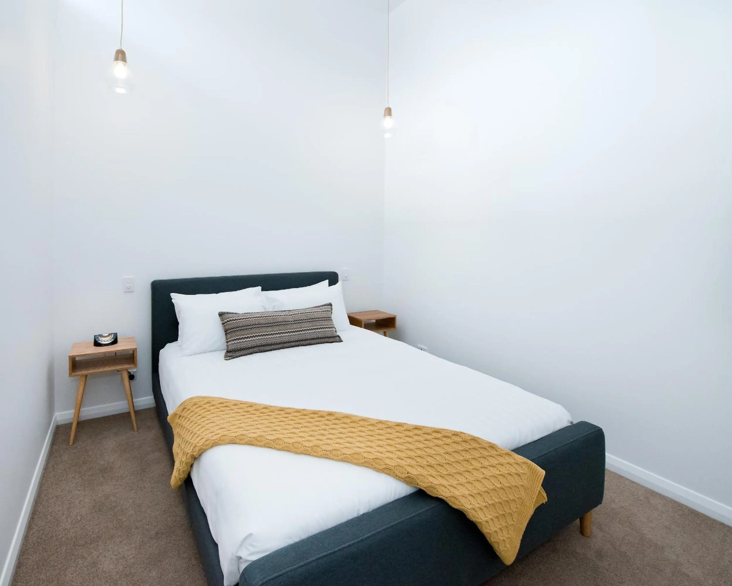 Shower, Bed in Loxton Courthouse Apartments