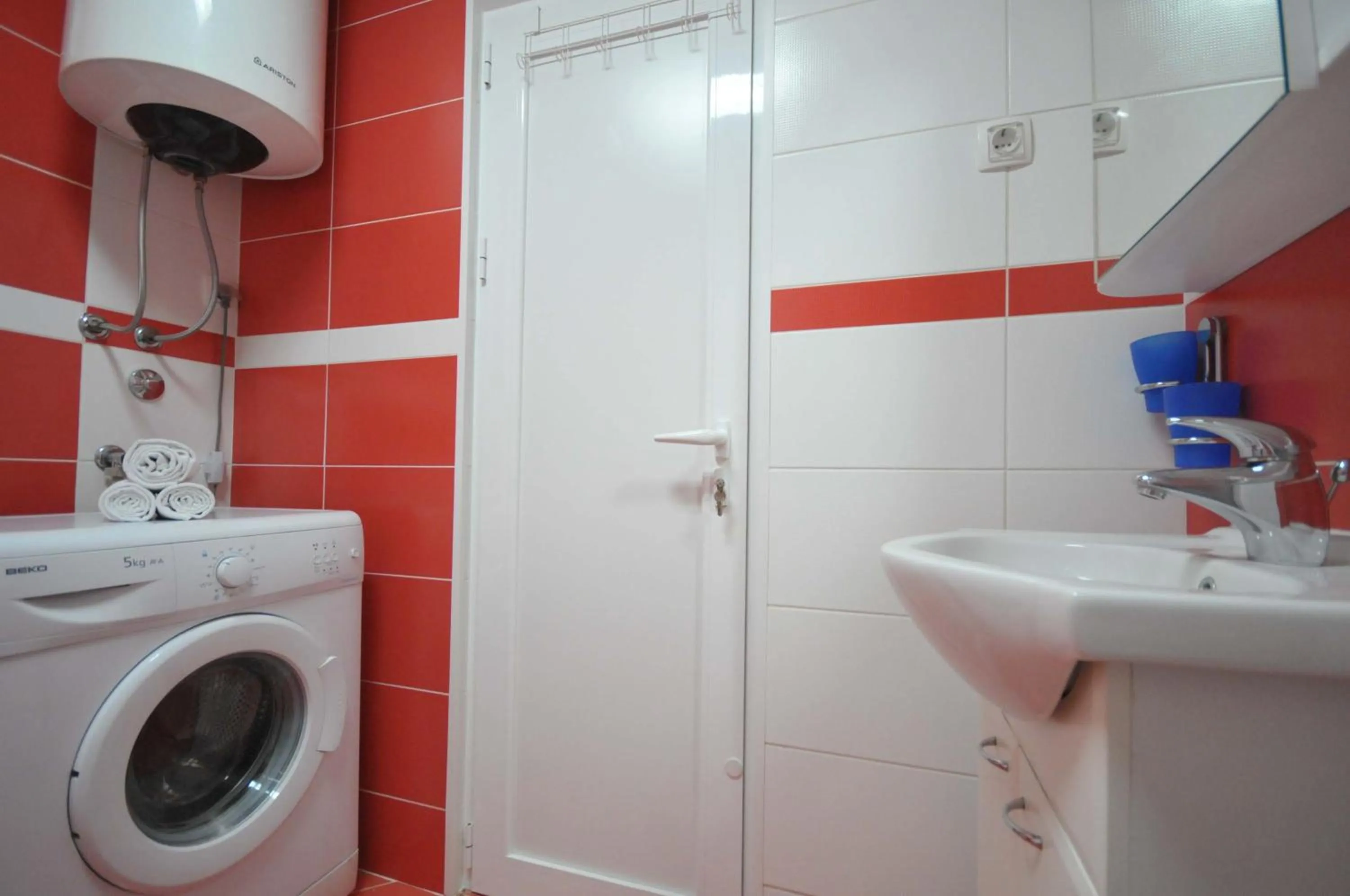 Day in D&D Apartment 1