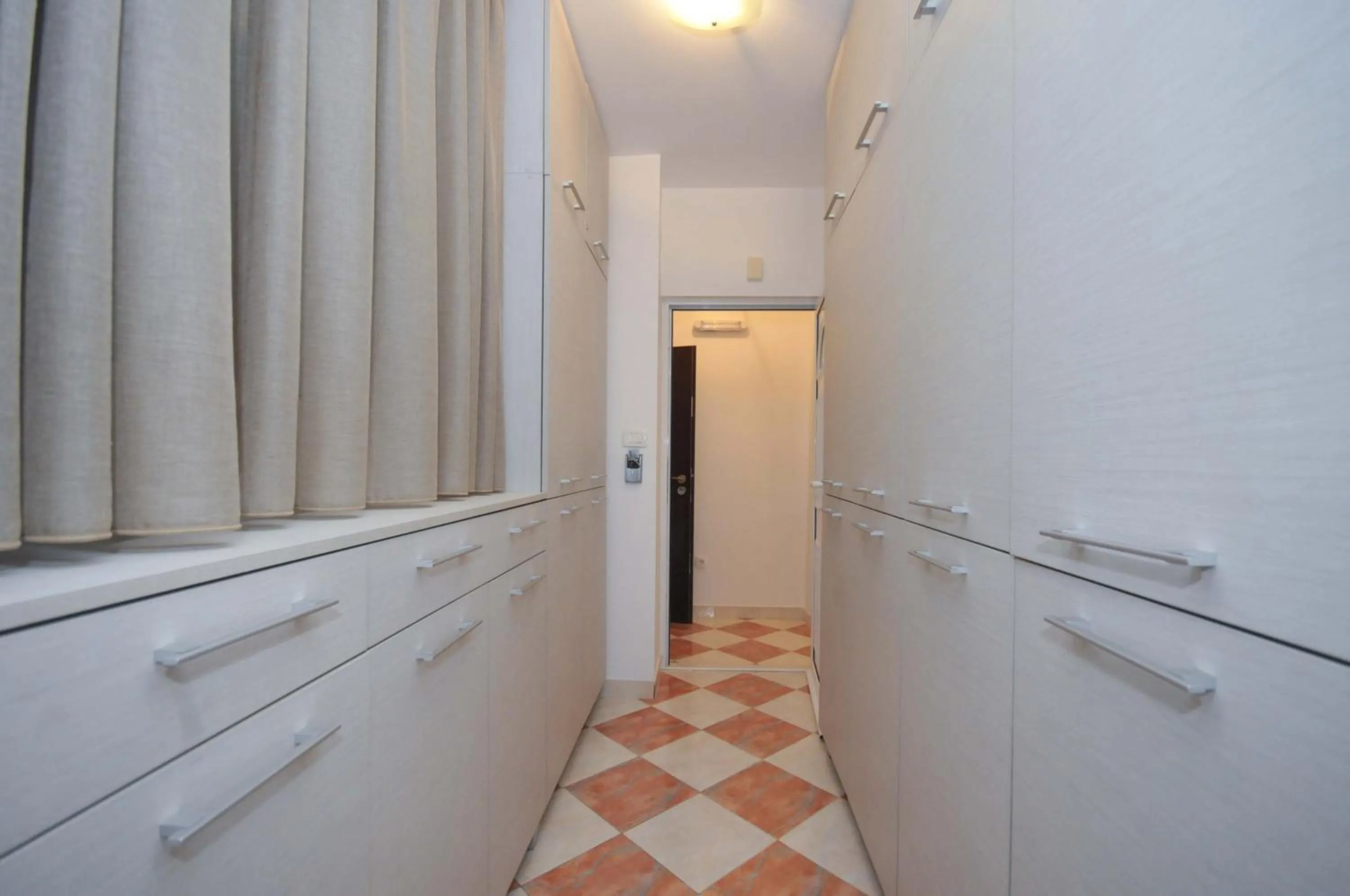 Day in D&D Apartments 3