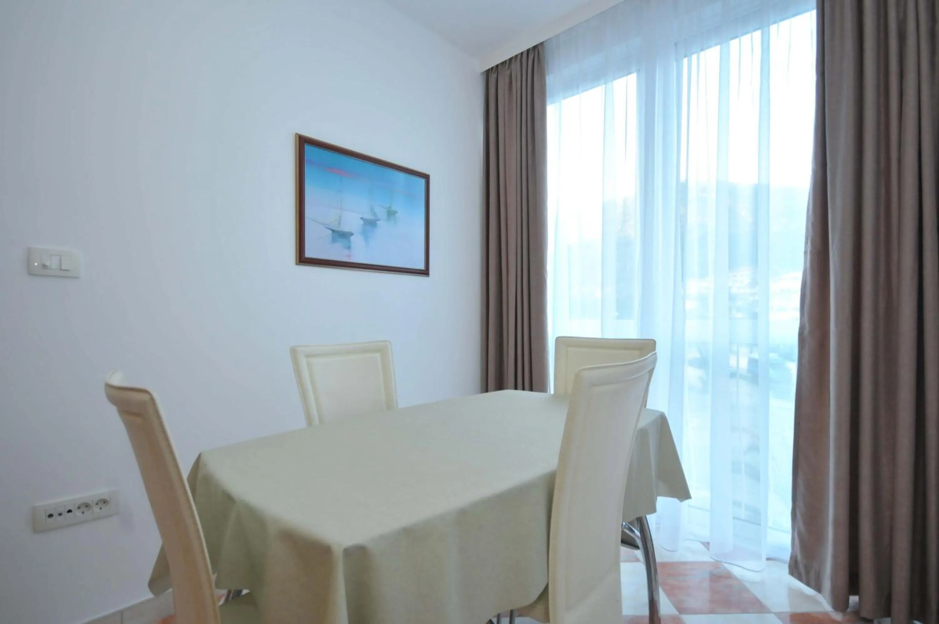 Day in D&D Apartments 3