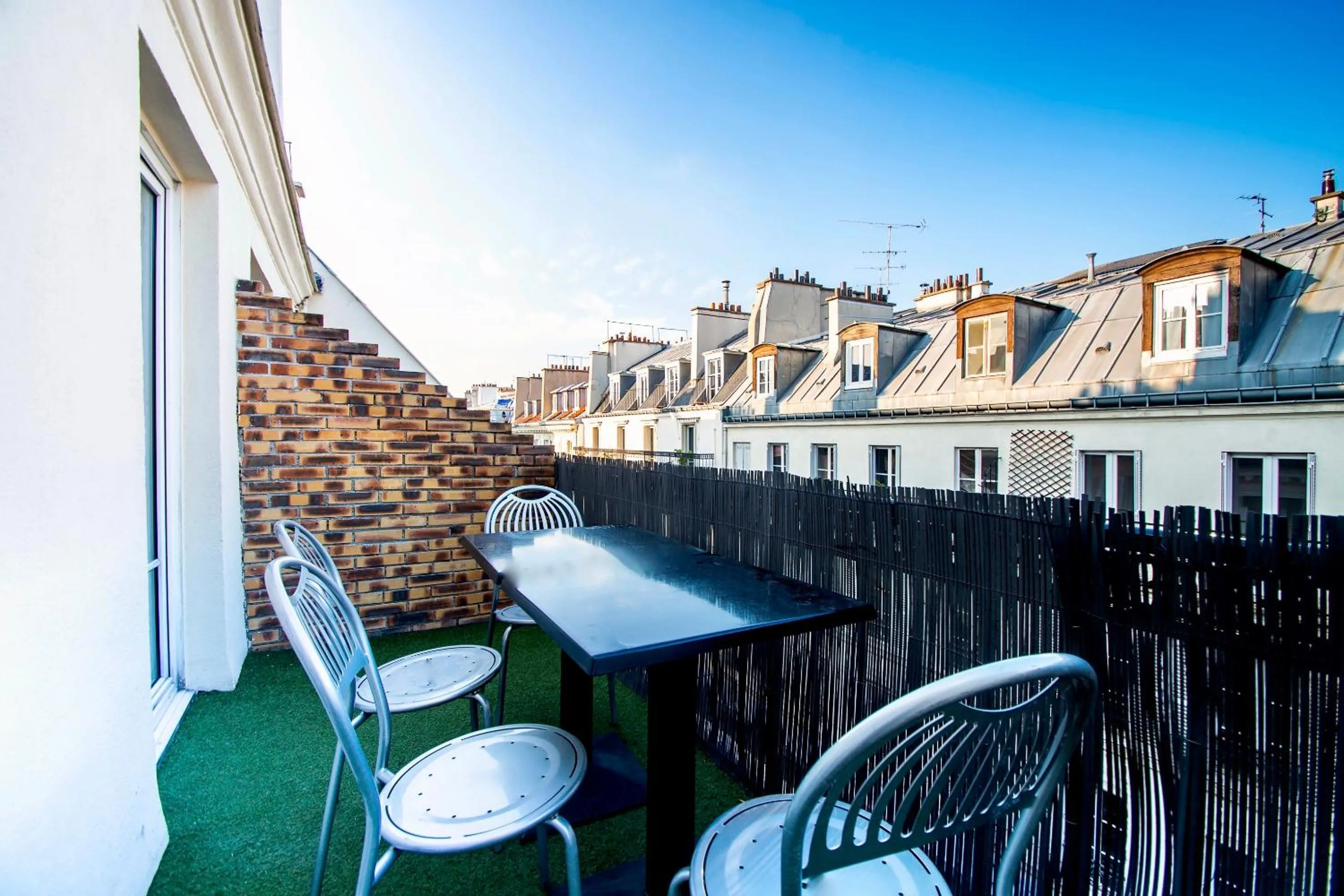 Patio in Hotel Migny Opéra Montmartre
