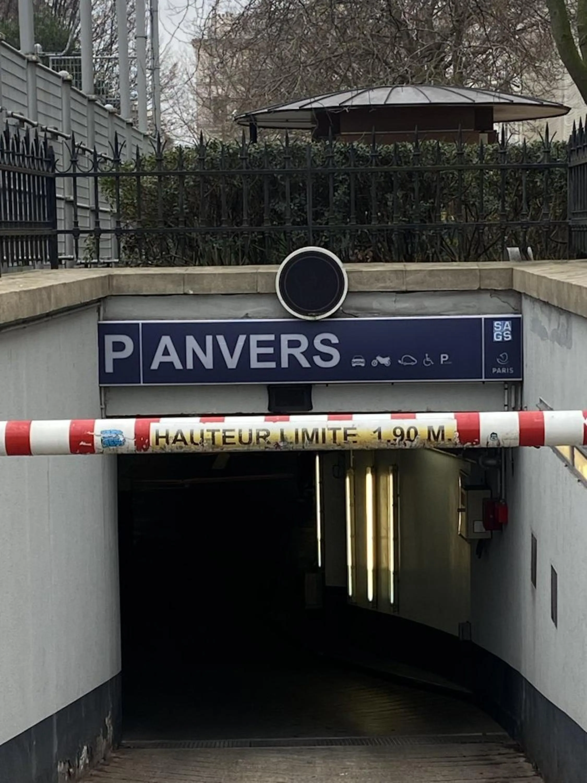 Parking in Hotel Migny Opéra Montmartre