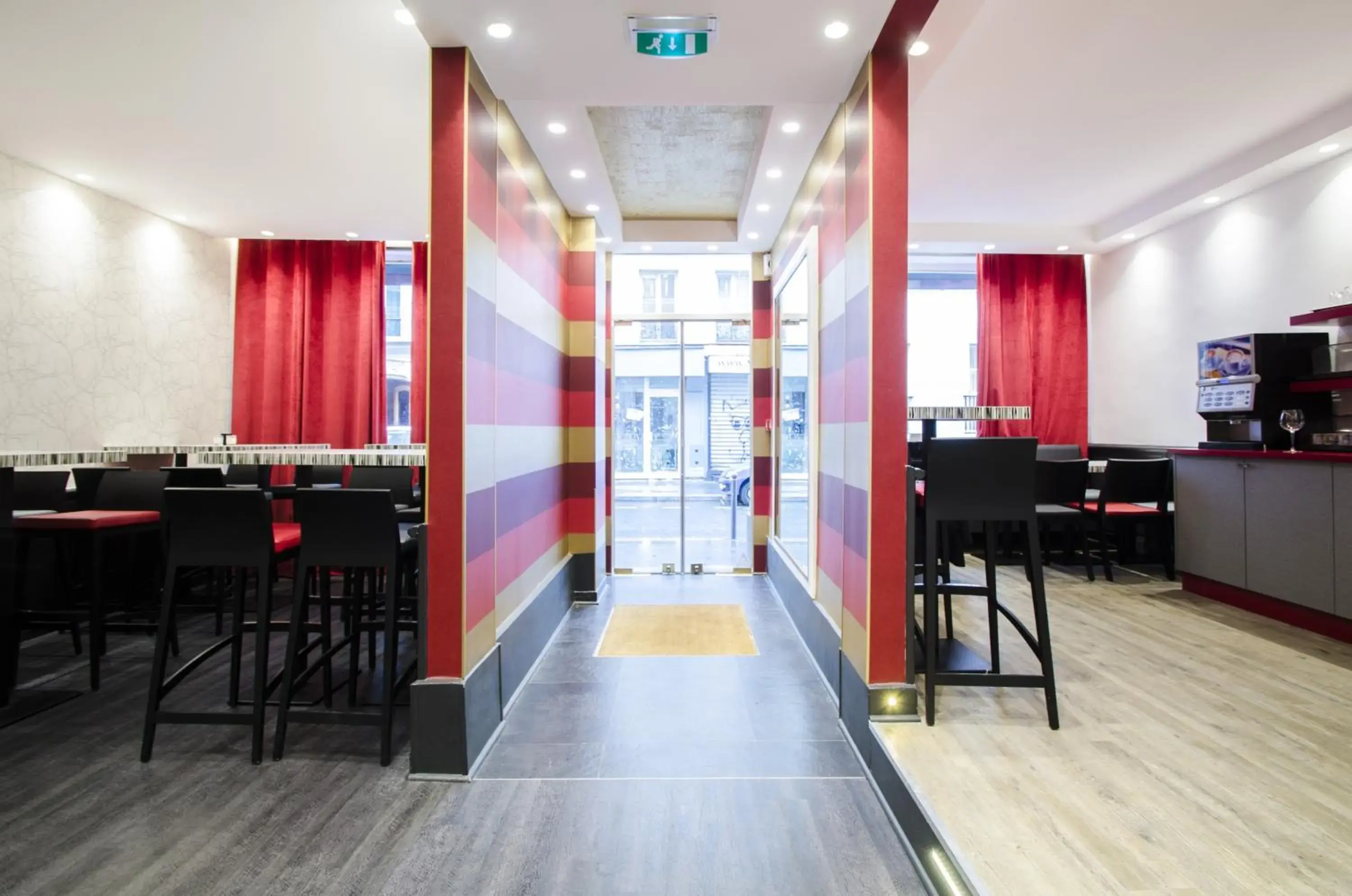 Lobby or reception in Hotel Migny Opéra Montmartre Lobby or reception in Hotel Migny Opéra Montmartre