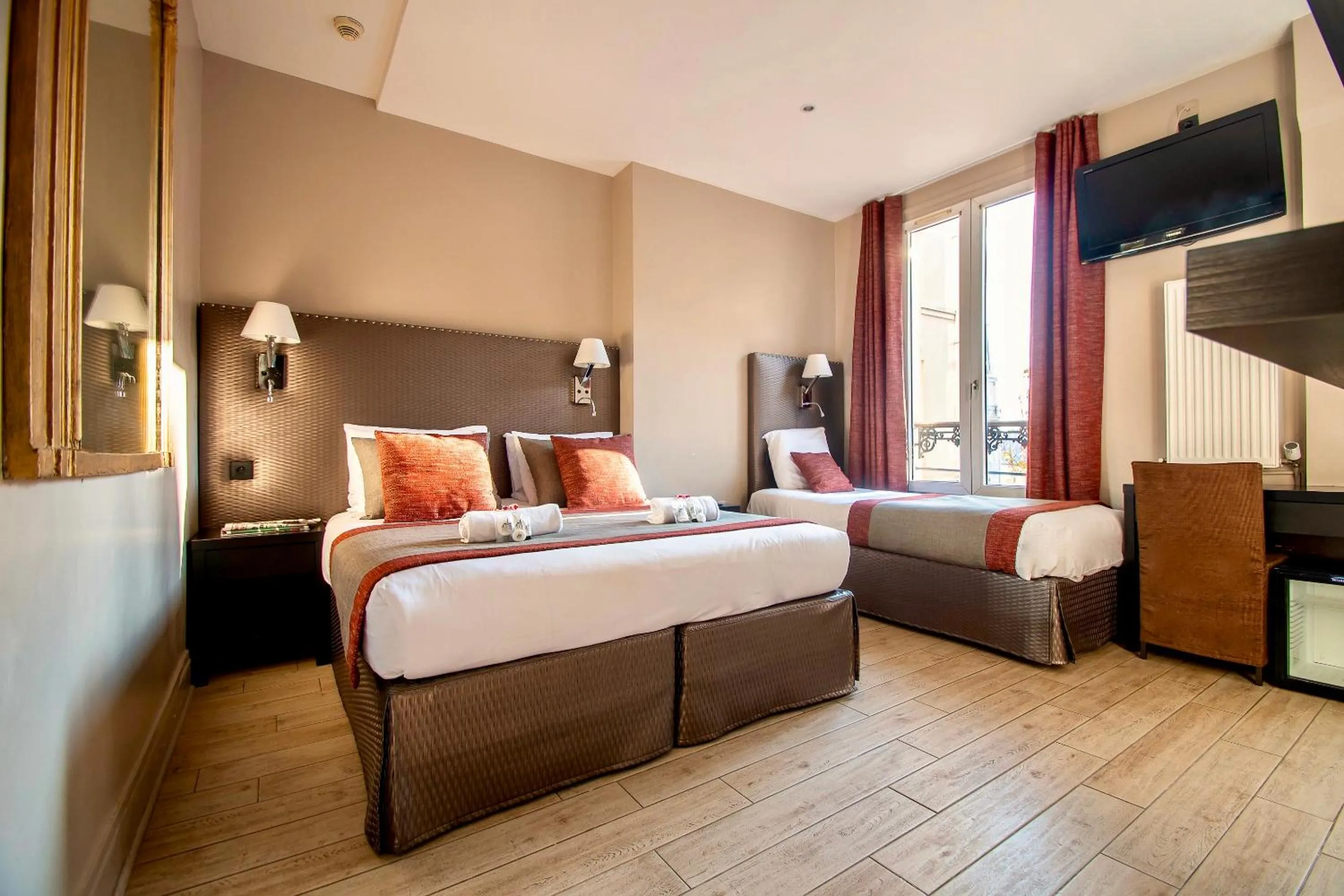 Bed in Hotel Migny Opéra Montmartre