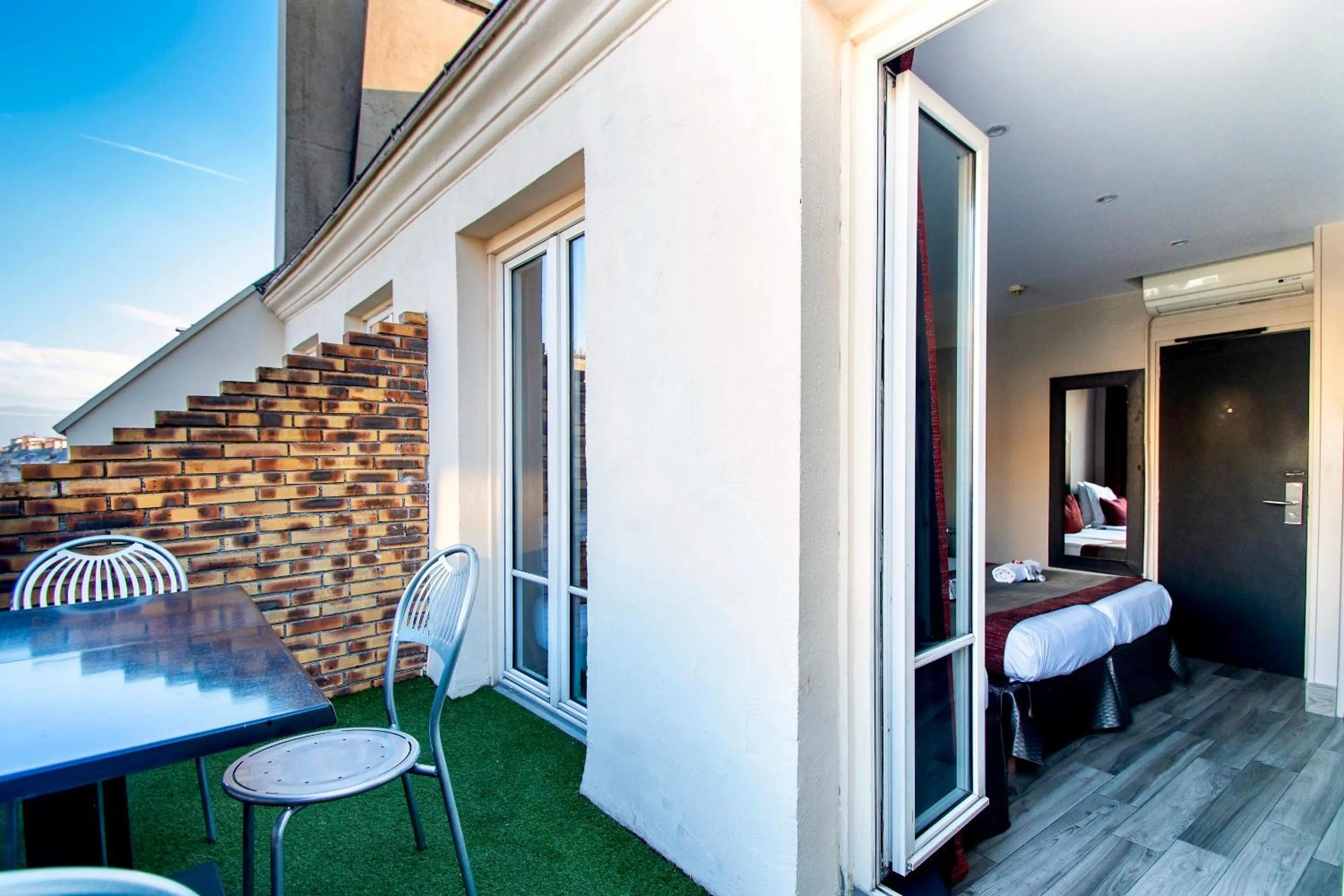 Patio, Bed in Hotel Migny Opéra Montmartre