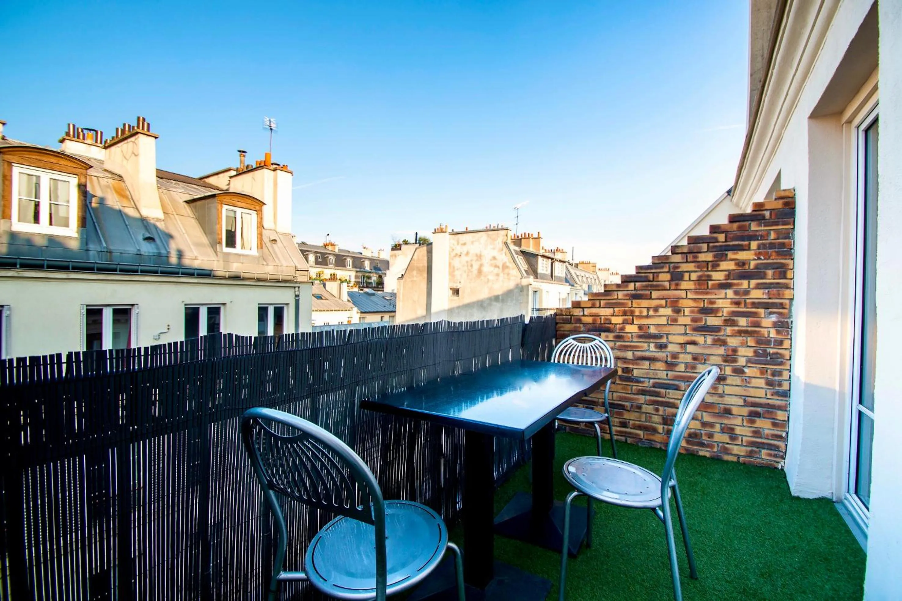 Patio in Hotel Migny Opéra Montmartre