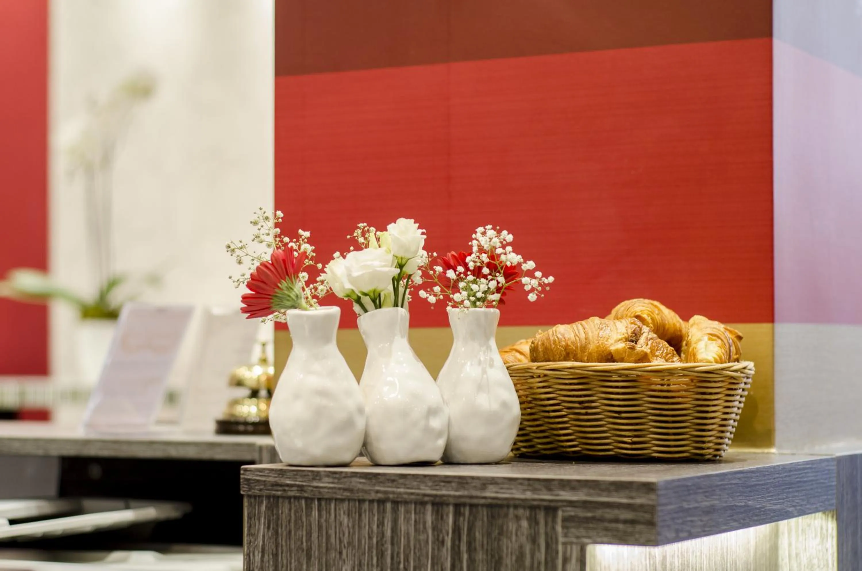 Lobby or reception in Hotel Migny Opéra Montmartre