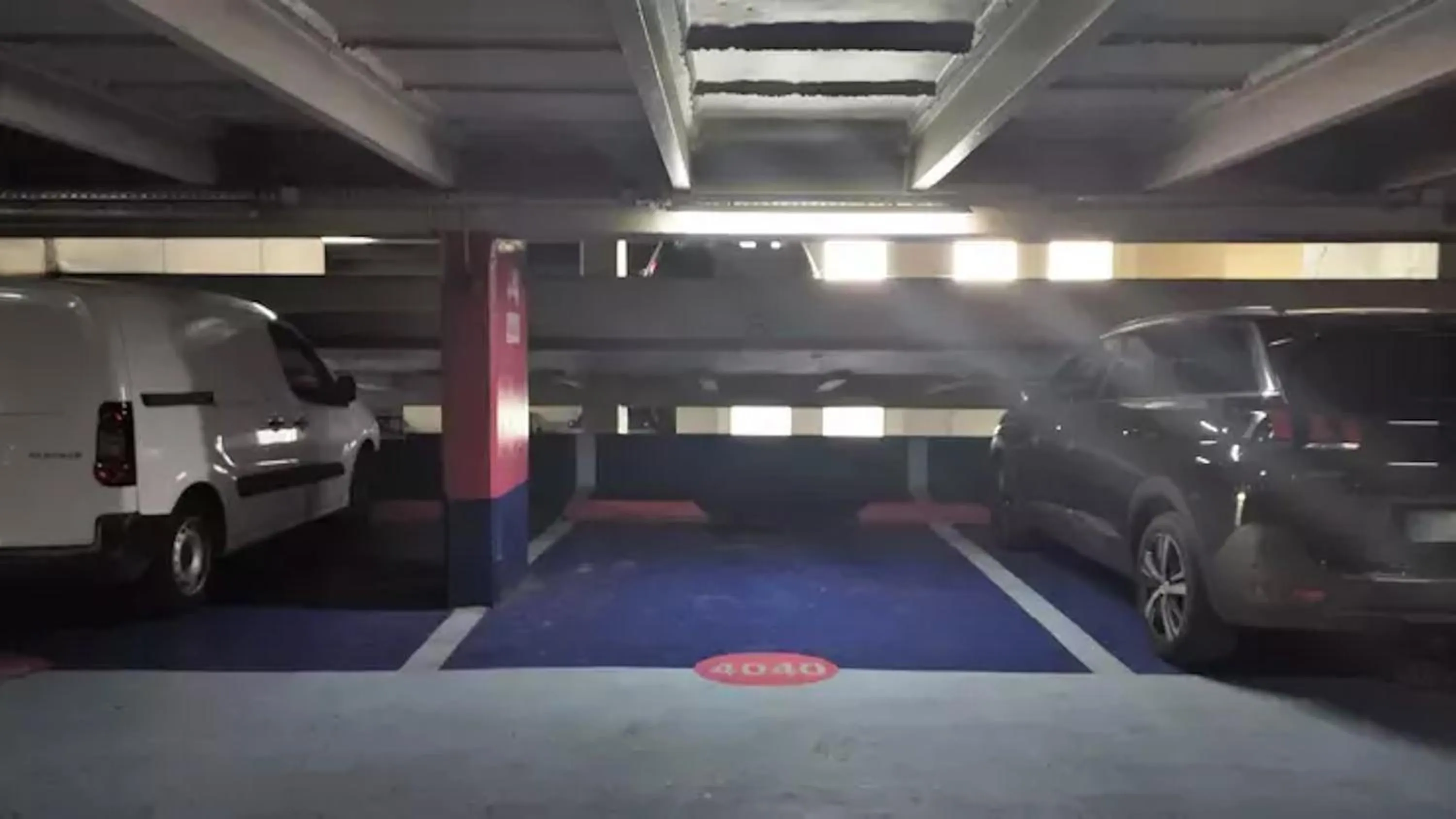 Parking in Hotel Migny Opéra Montmartre