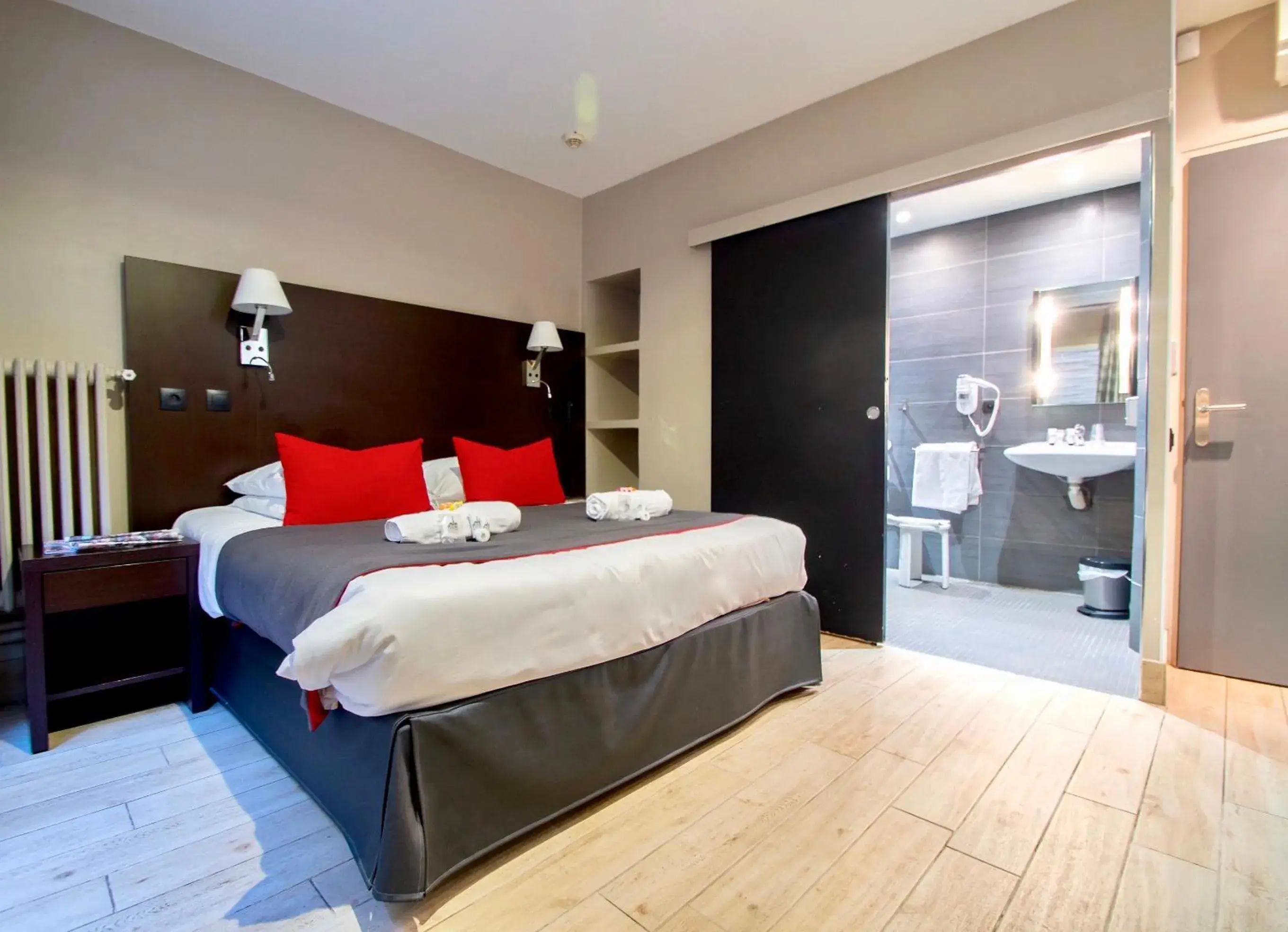 Bed in Hotel Migny Opéra Montmartre Bed in Hotel Migny Opéra Montmartre