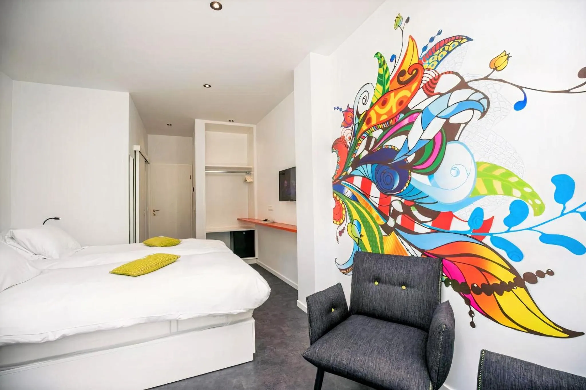 Bed in Hotel L'Esprit Sain