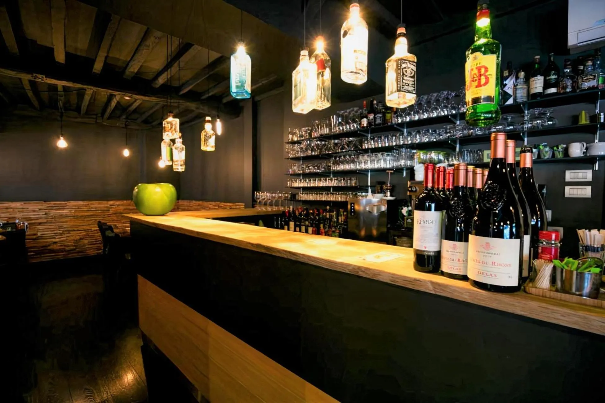 Lounge or bar in Hotel L'Esprit Sain