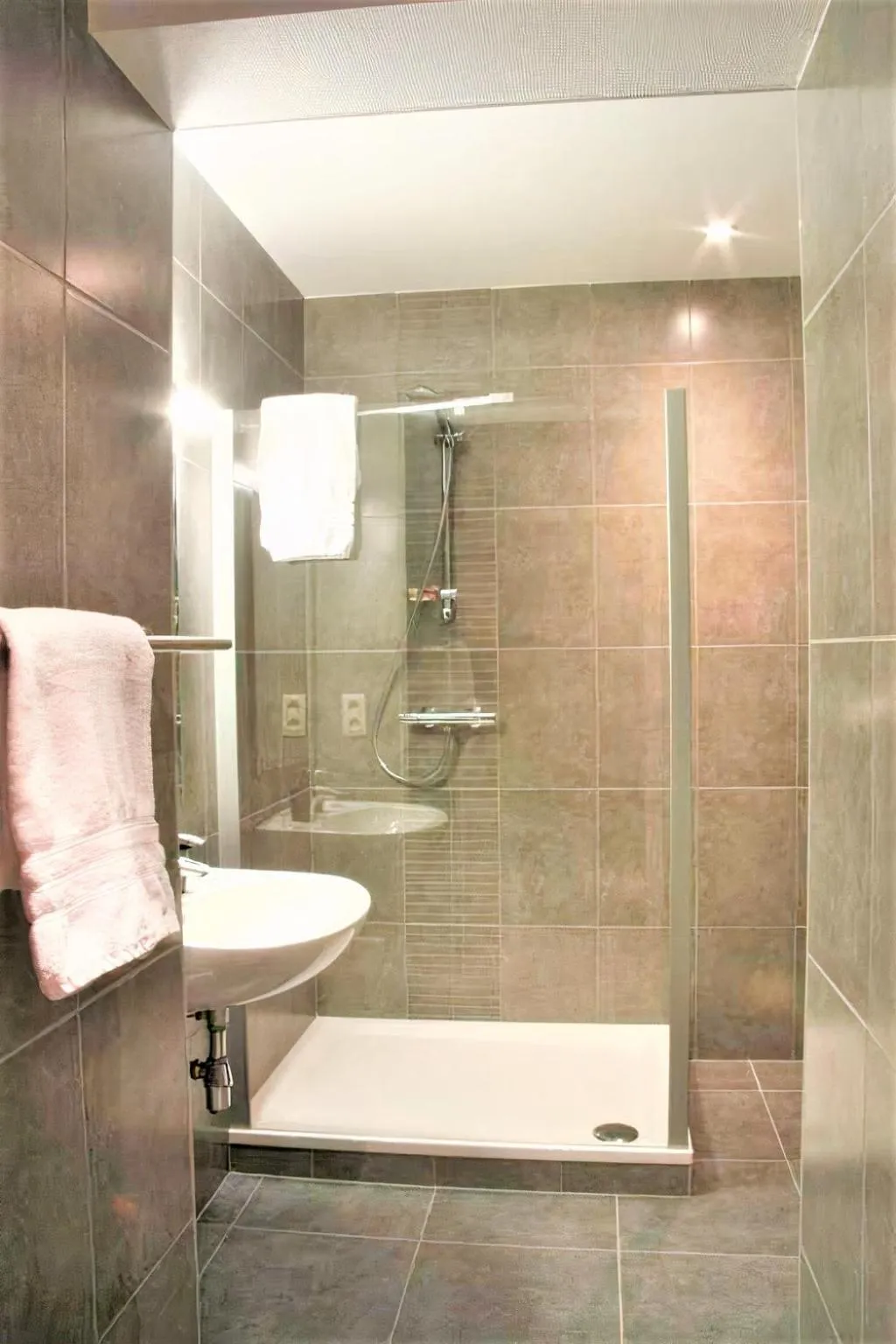 Shower in Hotel L'Esprit Sain