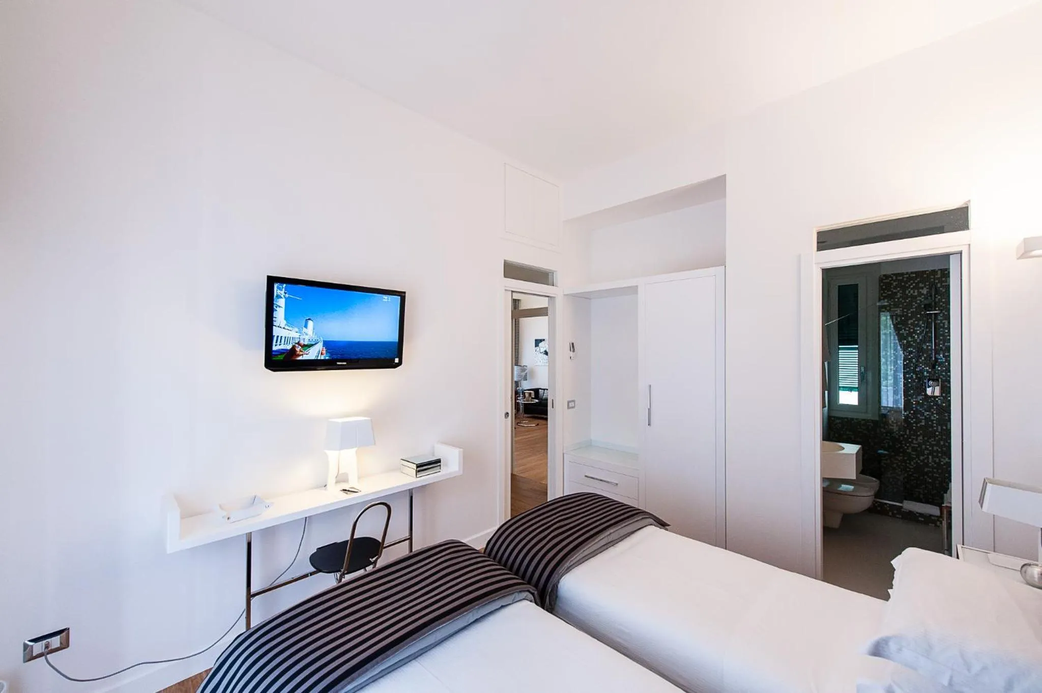 Bedroom, Bed in LHP Suite Santa Margherita