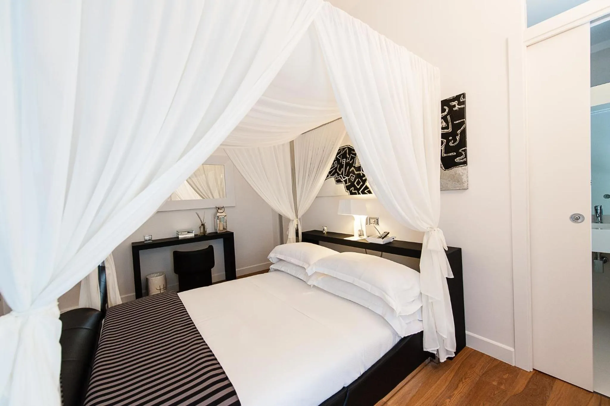 Bedroom, Bed in LHP Suite Santa Margherita