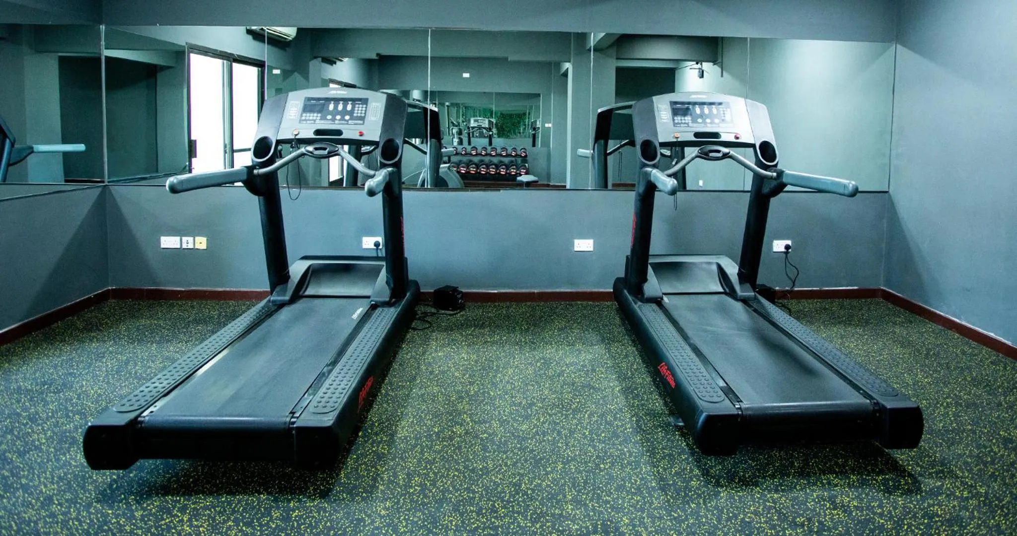 Fitness centre/facilities in ltlalat Al Shorouq Hotel