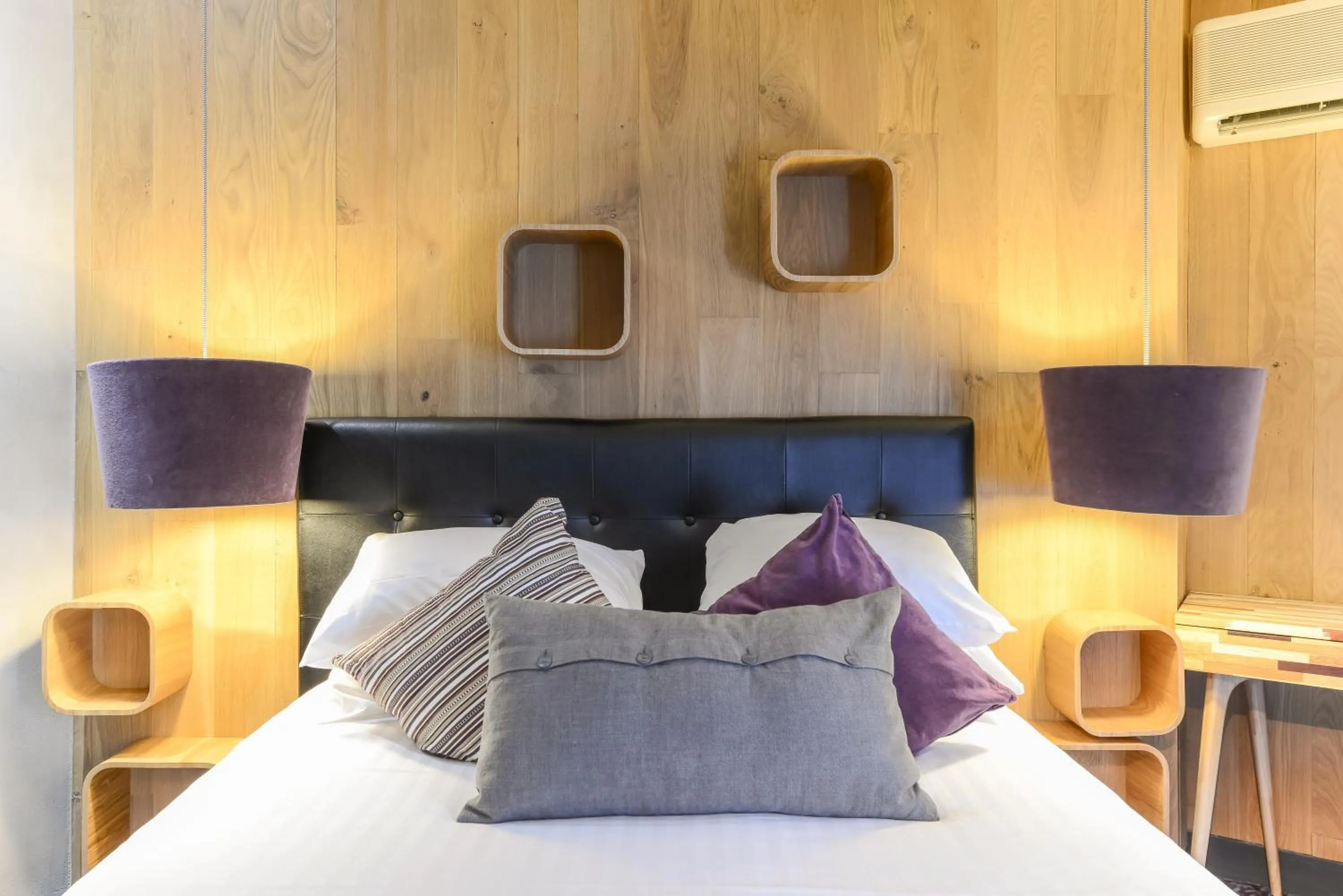 Photo of the whole room, Bed in ZE Hotel