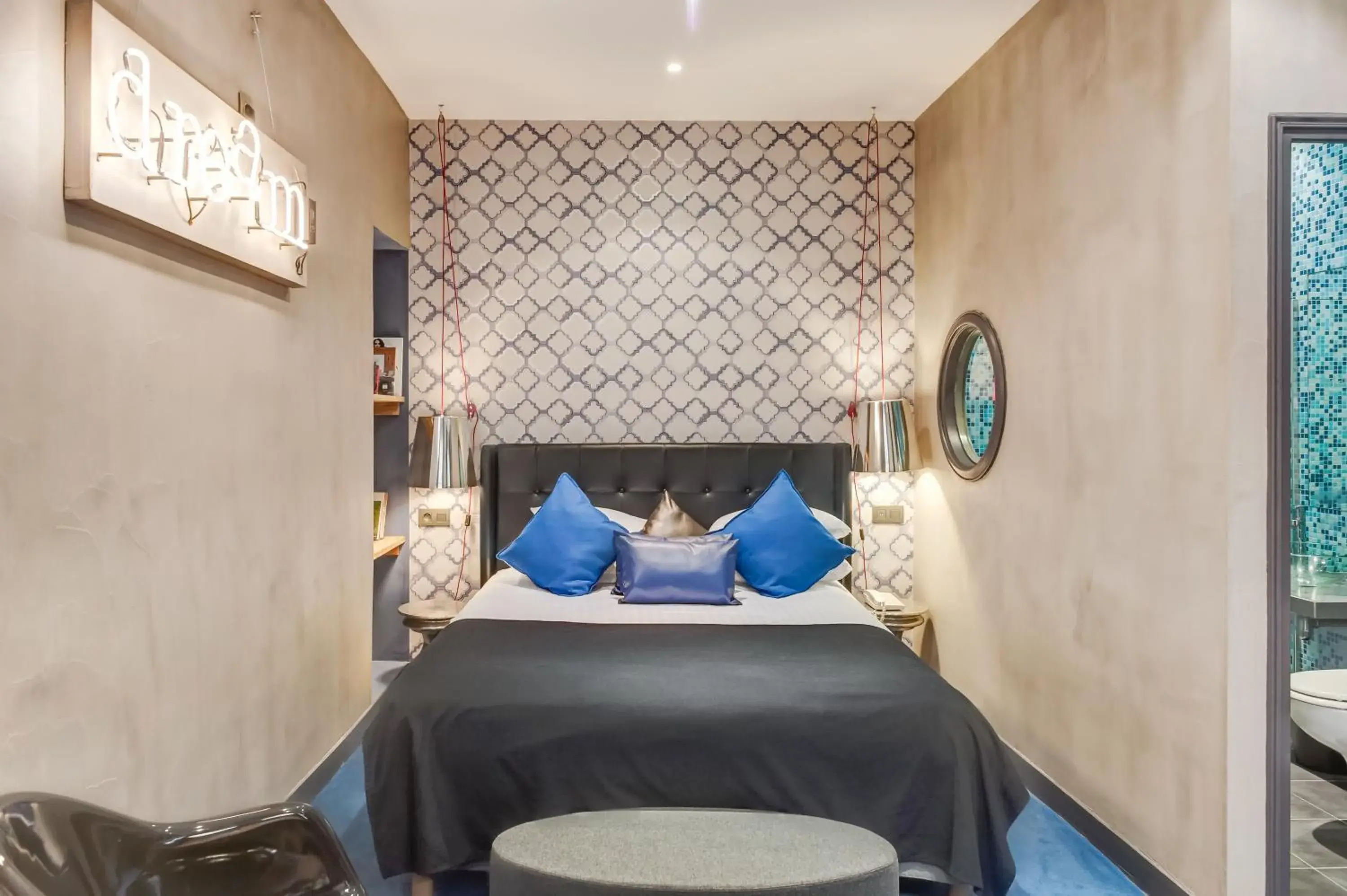 Photo of the whole room, Bed in ZE Hotel Photo of the whole room, Bed in ZE Hotel