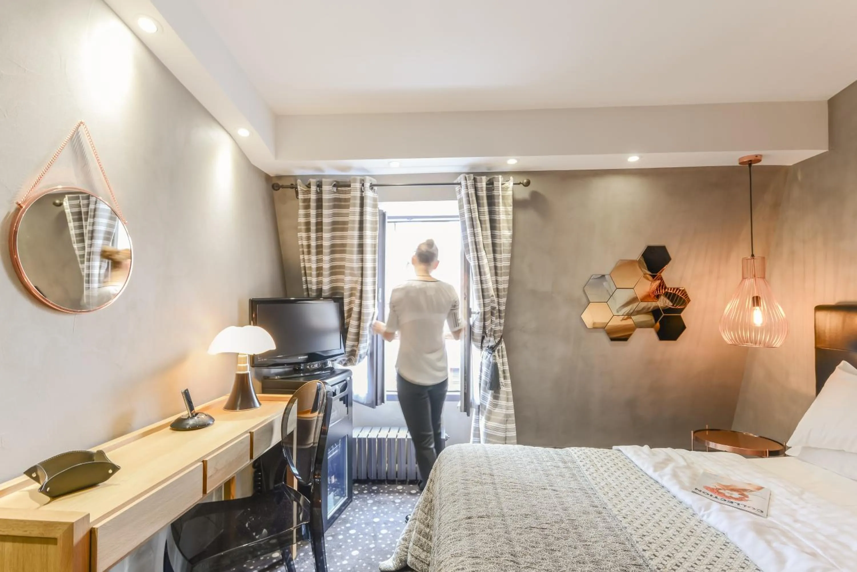 Photo of the whole room, Bed in ZE Hotel