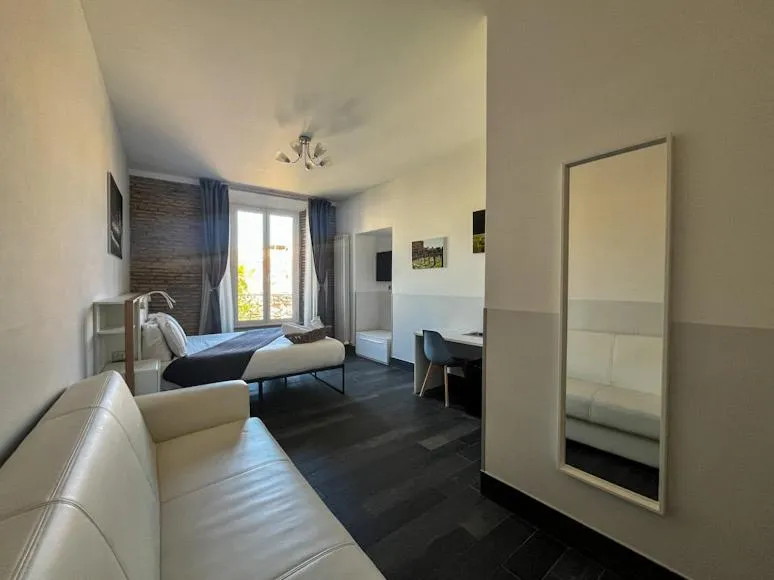 Photo of the whole room, Bed in Arch Rome Suites