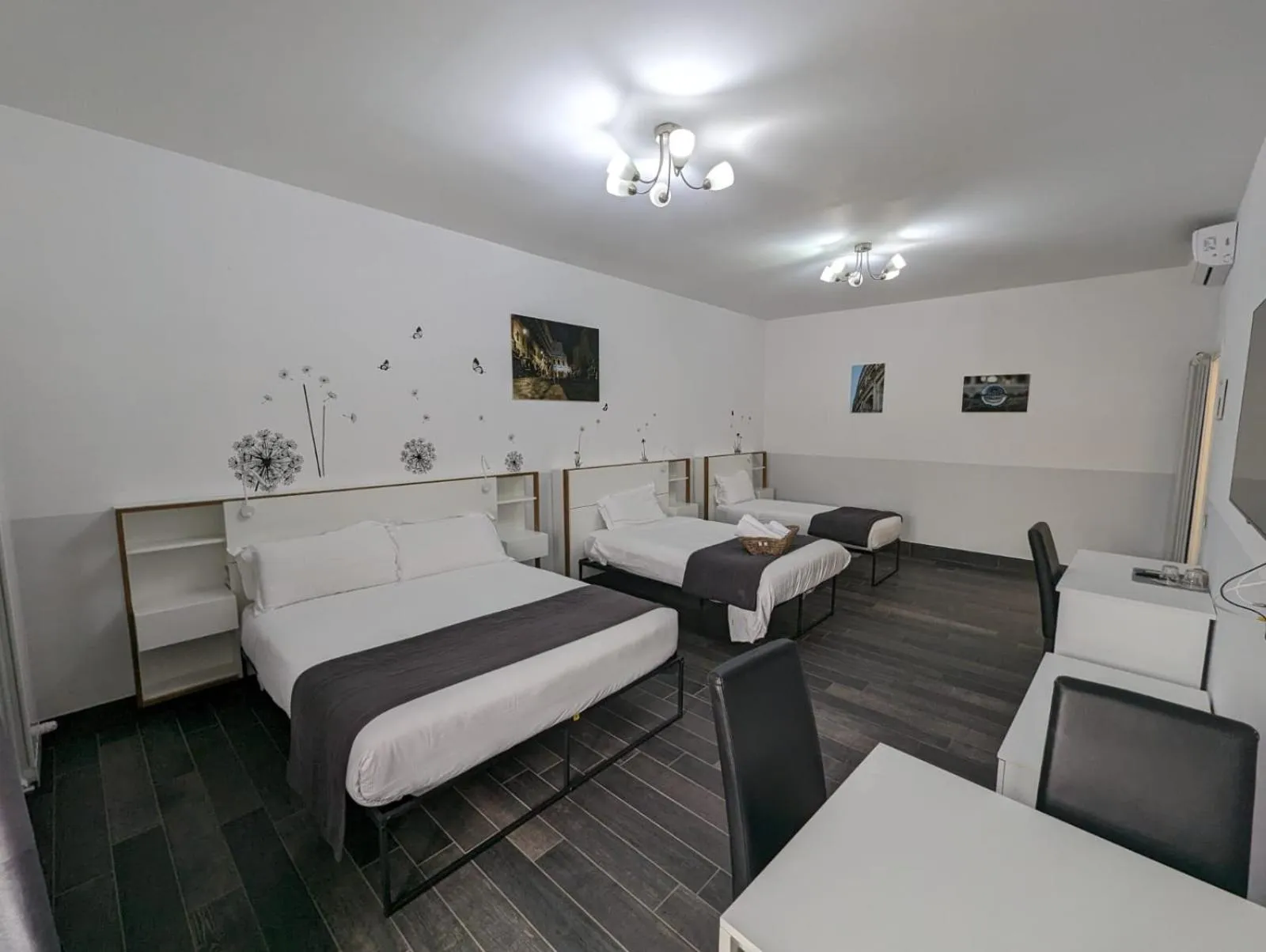 Photo of the whole room, Bed in Arch Rome Suites