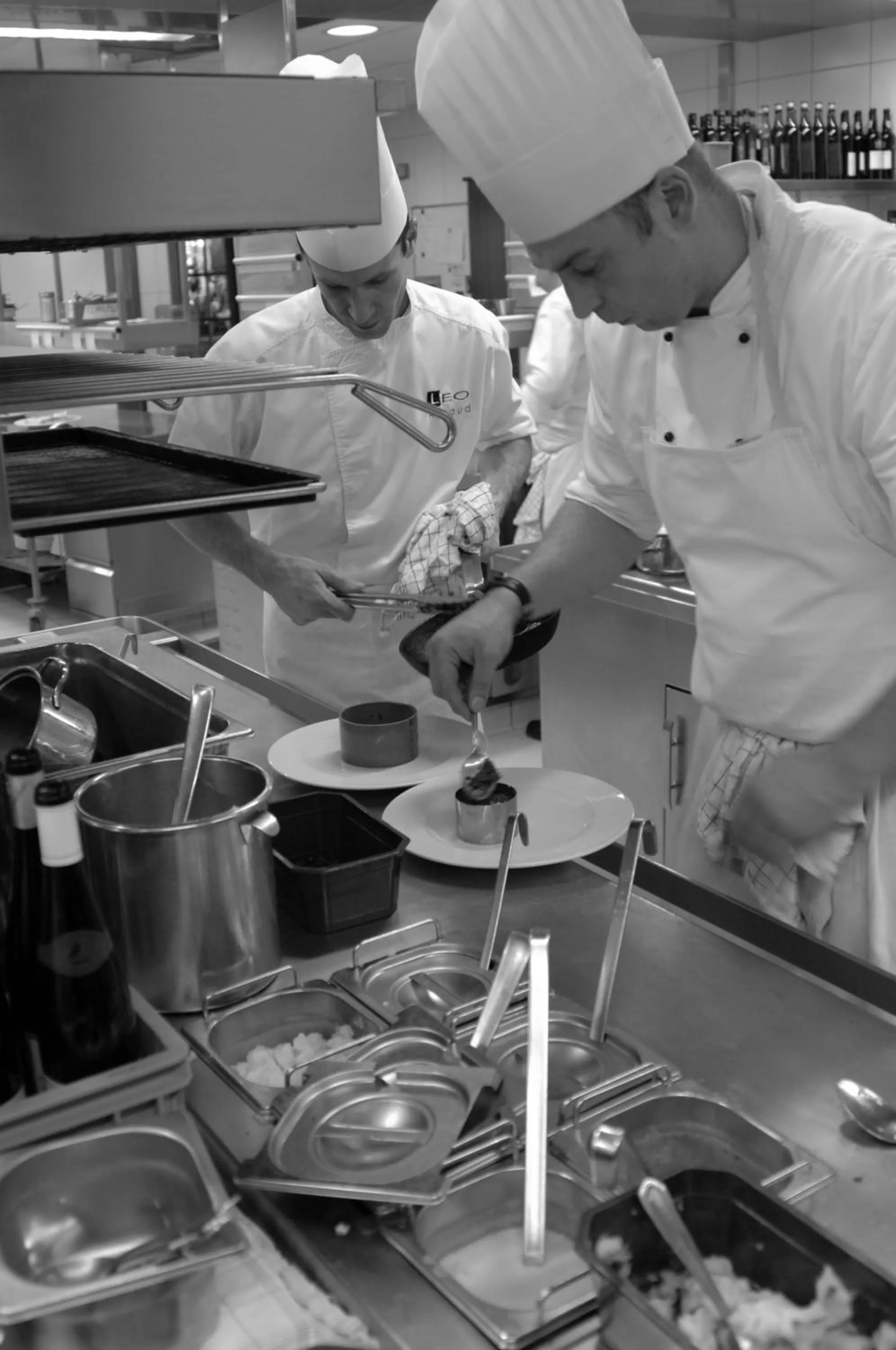 Staff in Hotel Leo Station, Villa et Annexes