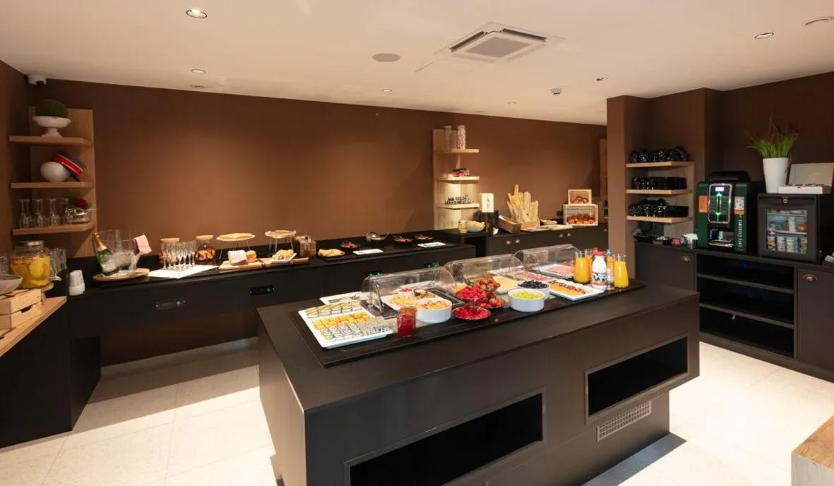 Food and drinks in Hotel Leo Station, Villa et Annexes