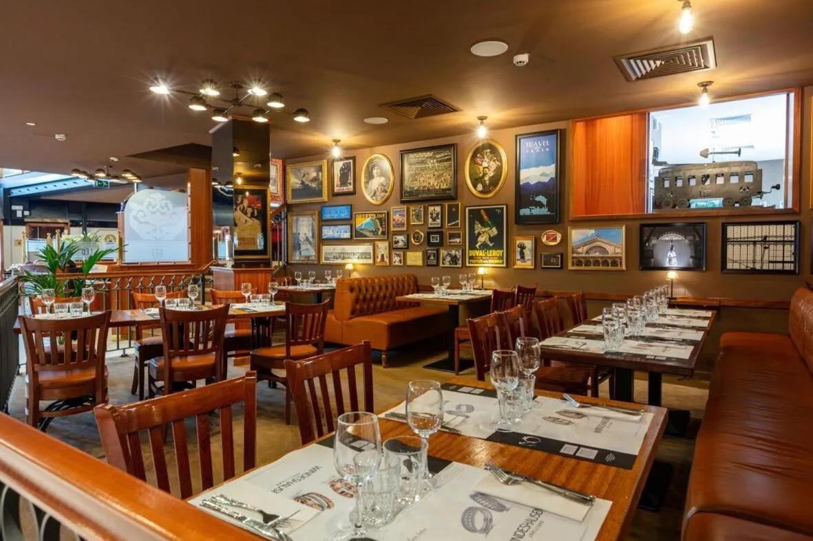 Restaurant/places to eat in Hotel Leo Station, Villa et Annexes