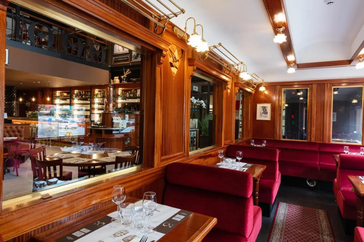 Restaurant/places to eat in Hotel Leo Station, Villa et Annexes