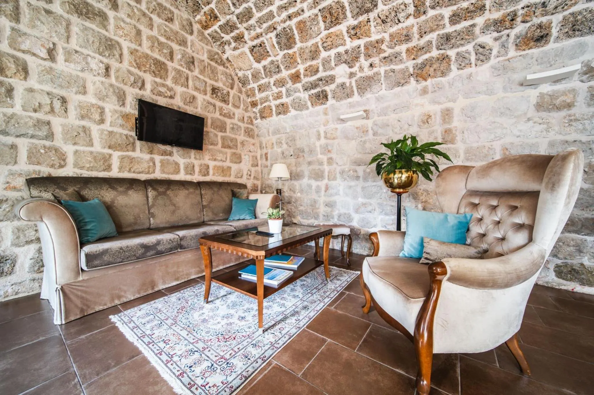 TV and multimedia in Boutique Hotel Kazbek