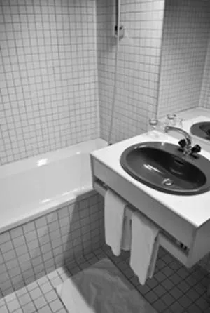 Bathroom in Picardy Hôtel-Gare du Nord