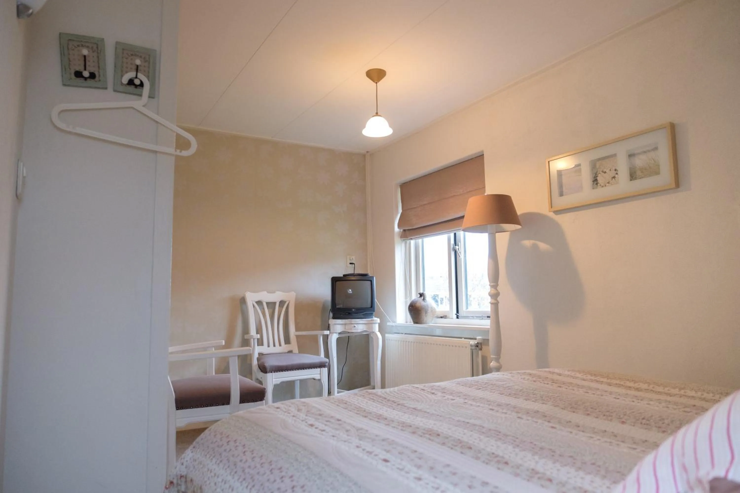 Property building, Bed in Oes-Tilber