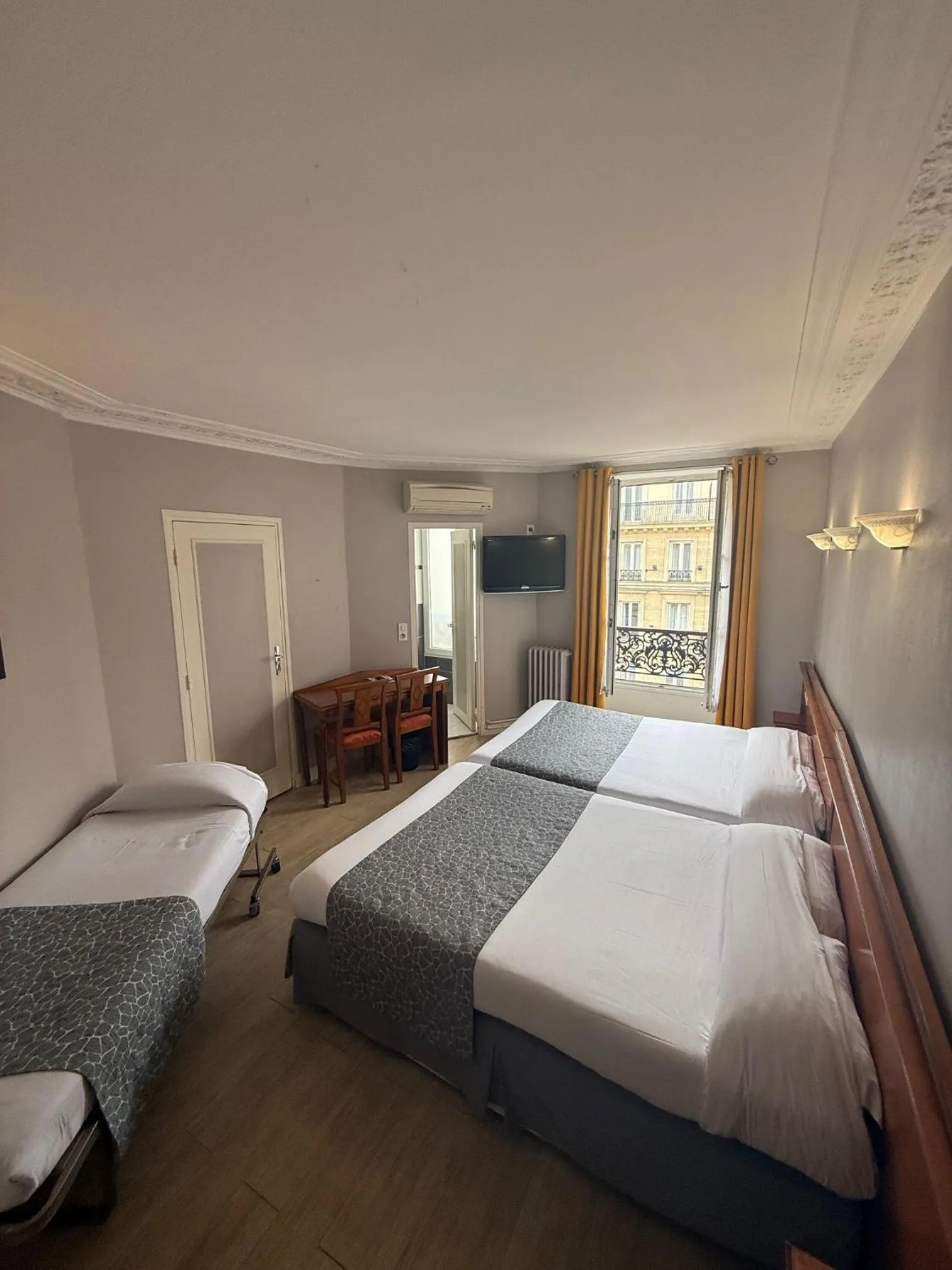 Bed in New Hôtel Gare Du Nord