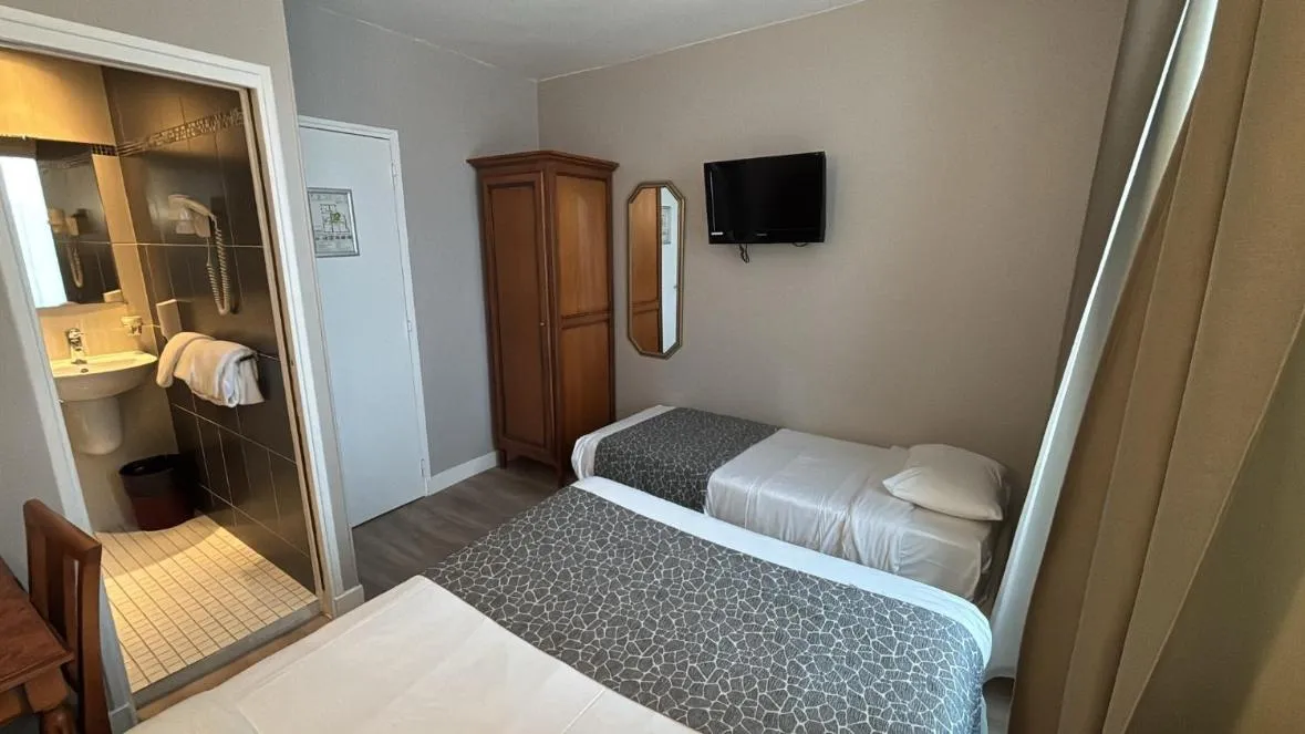 Bedroom, Bed in New Hôtel Gare Du Nord