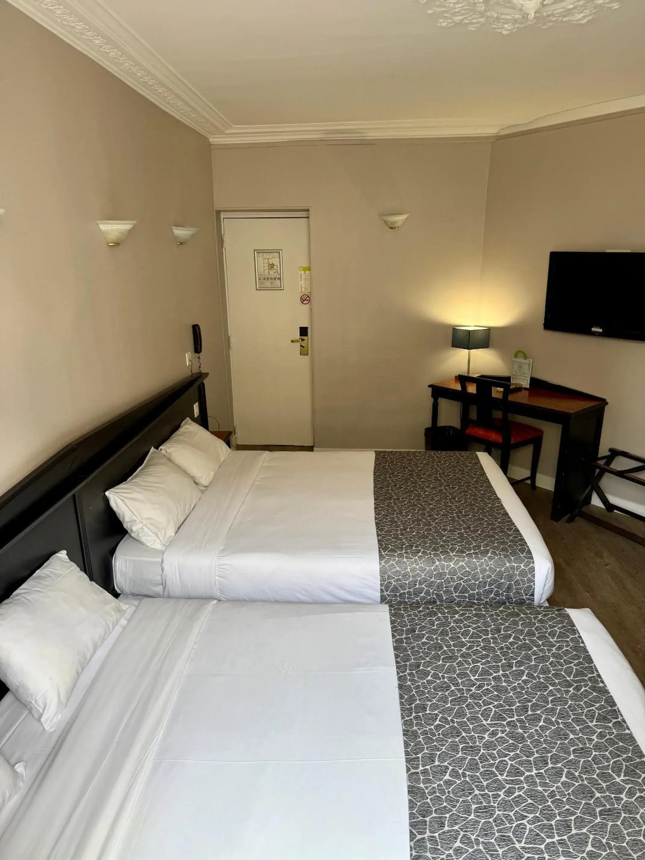 Bed in New Hôtel Gare Du Nord Bed in New Hôtel Gare Du Nord