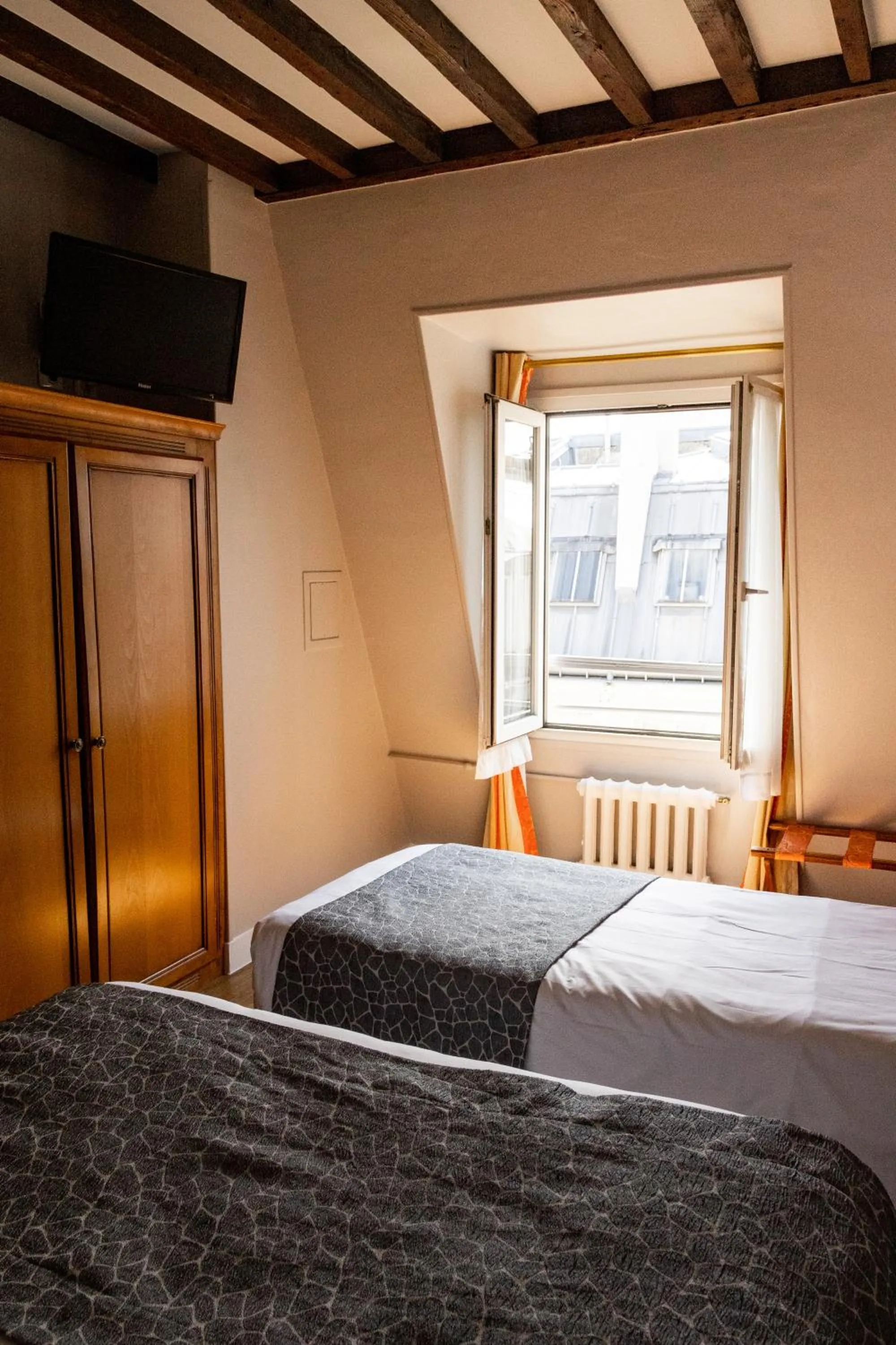 Bed in New Hôtel Gare Du Nord