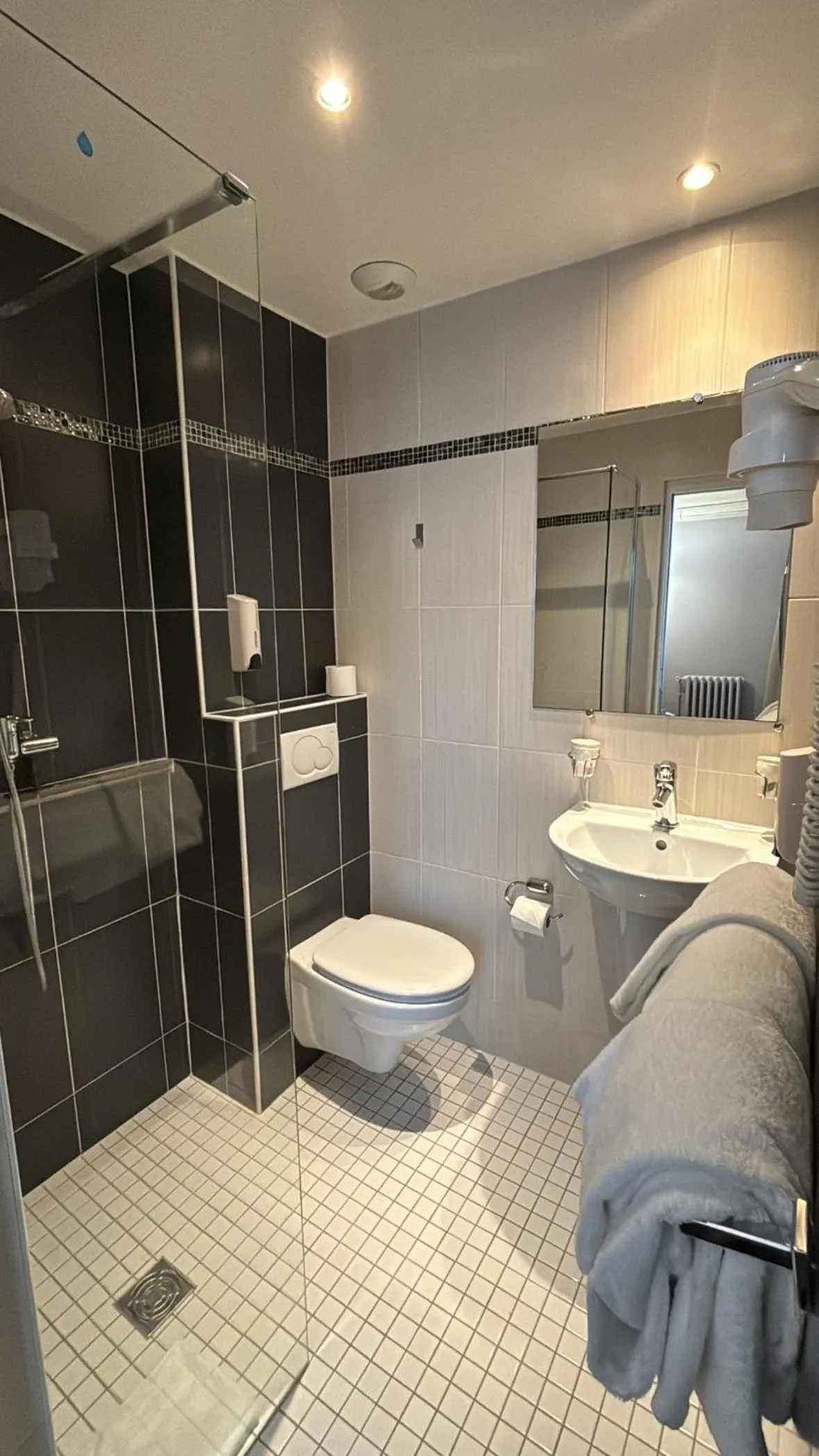 Bathroom in New Hôtel Gare Du Nord