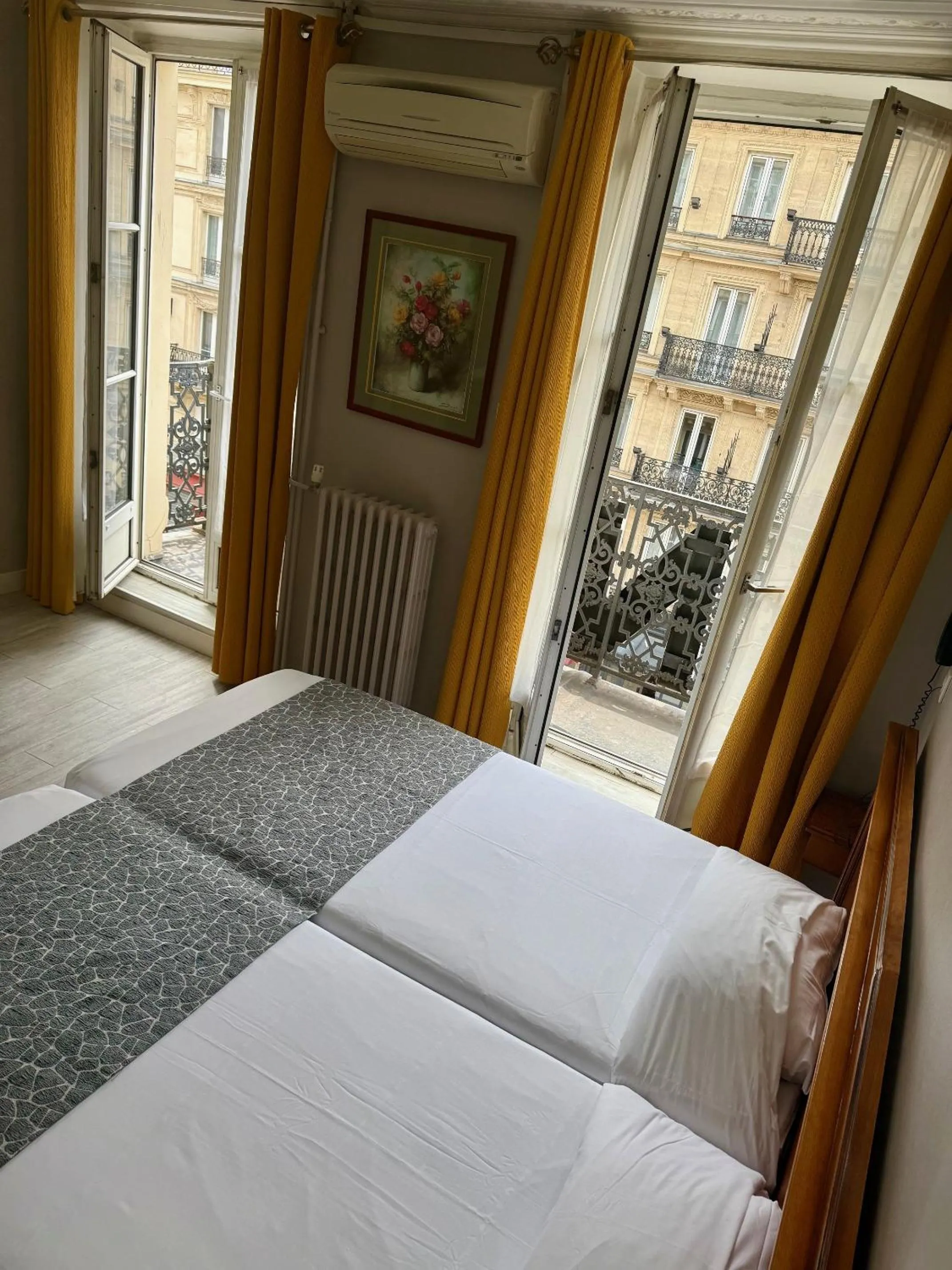 Bed in New Hôtel Gare Du Nord