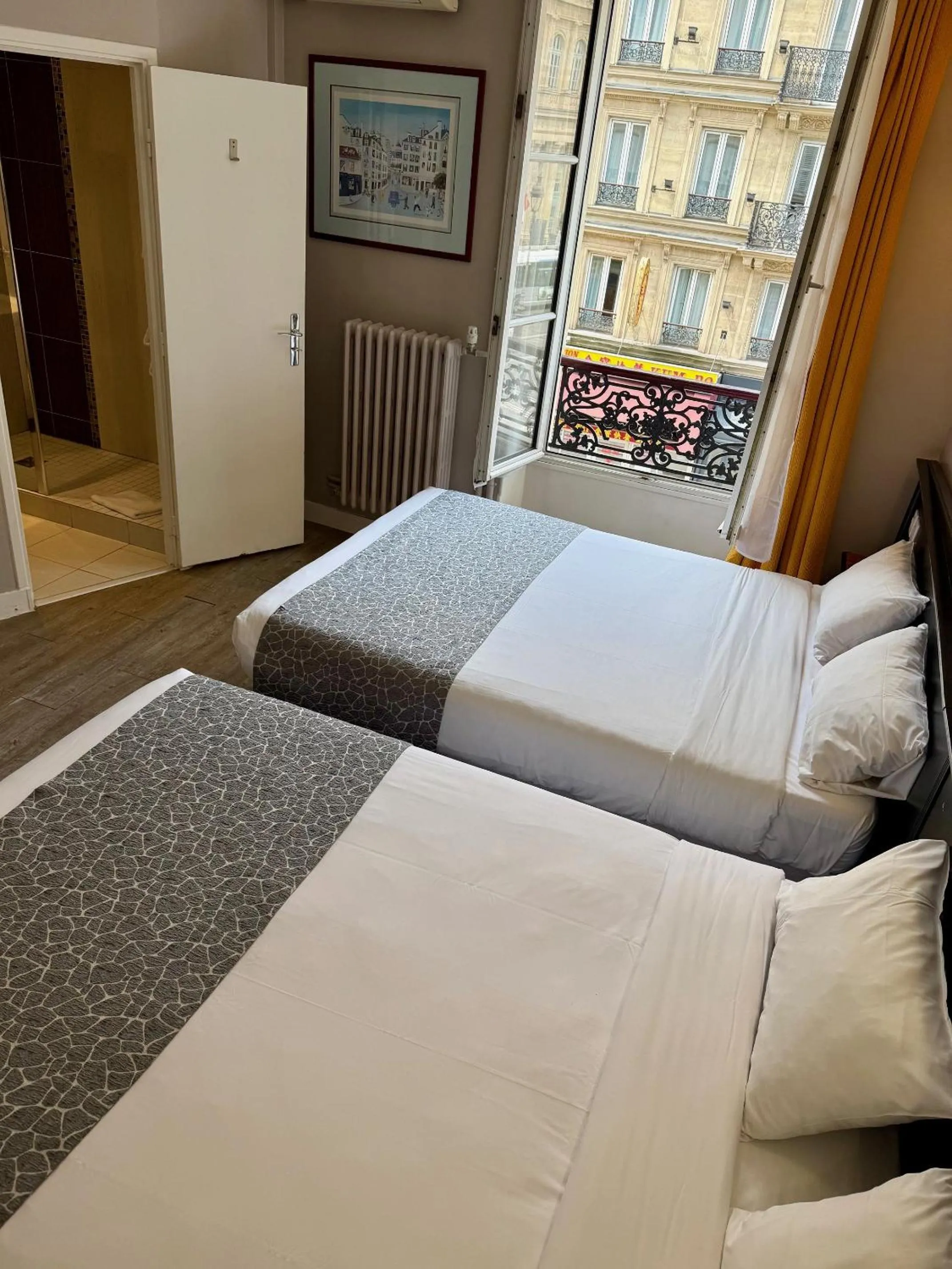 Bed in New Hôtel Gare Du Nord