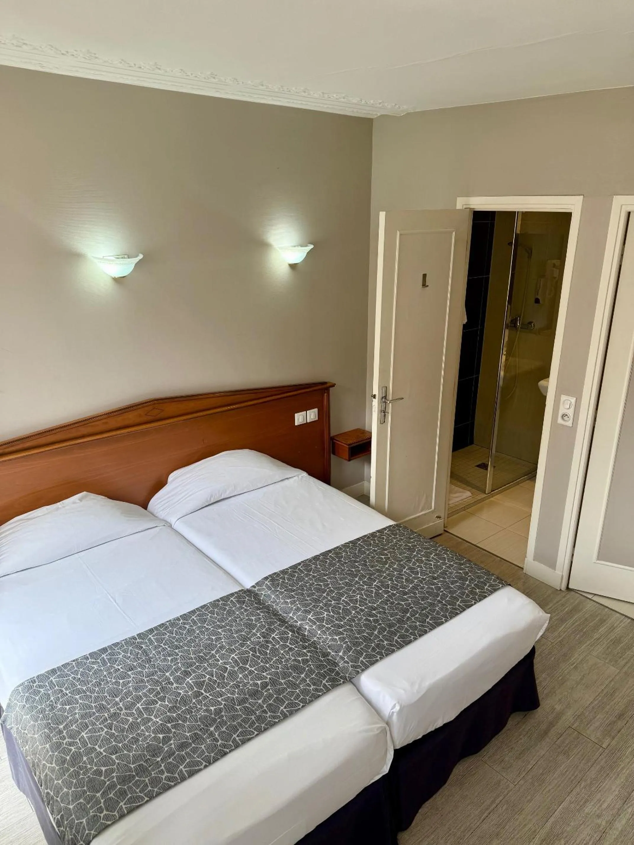 Bed in New Hôtel Gare Du Nord