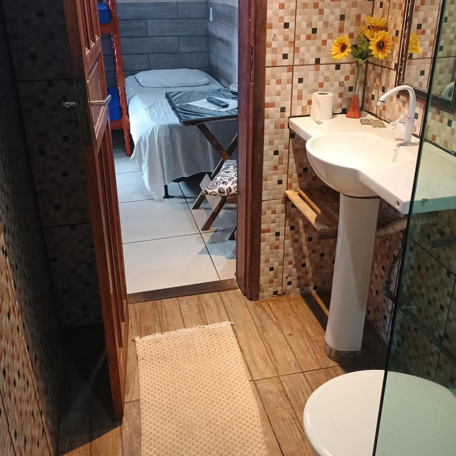 Pousada Marambaia Café - Praiana, econômica, Com café da manhã, piscina e hidromassagem ao ar livre - Frente para o mar