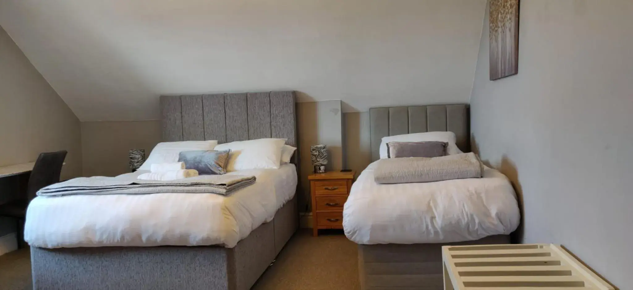 Deluxe Double or Twin Room with City View - single occupancy in Bodalwyn Guest House Deluxe Double or Twin Room with City View - single occupancy in Bodalwyn Guest House