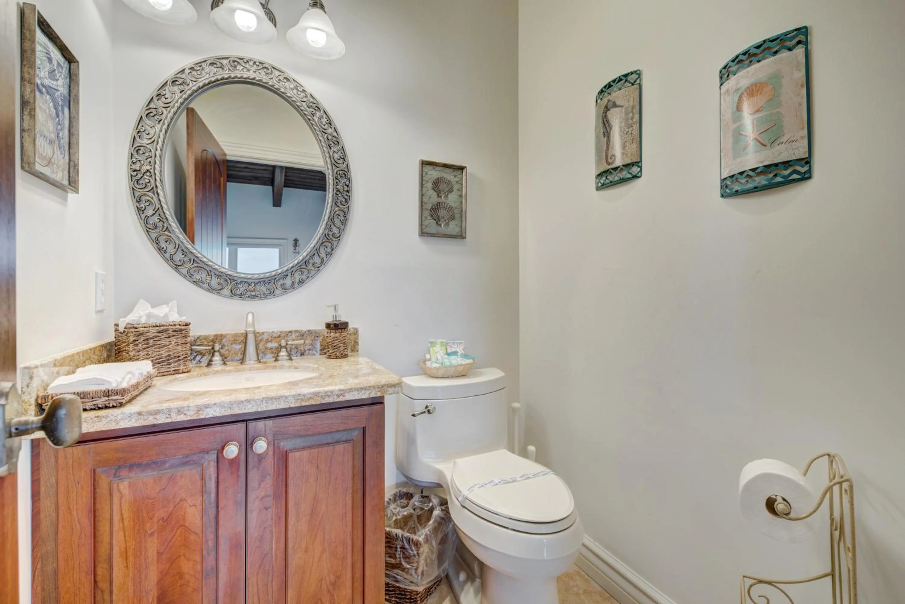 Toilet in La Dolce Vita