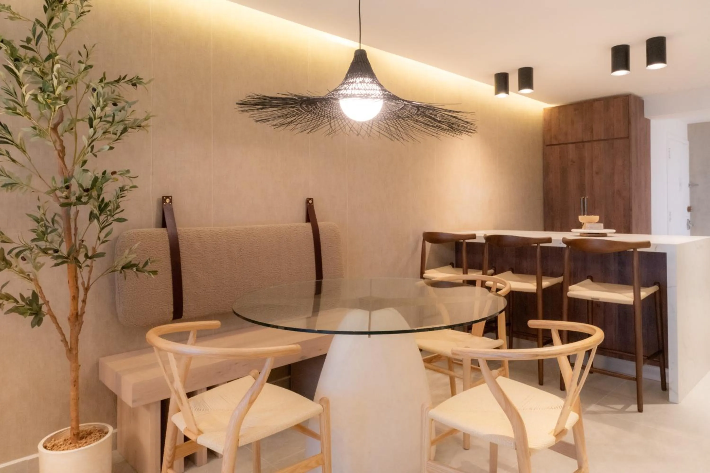 OCEAN VIEW DELUXE SUITE: PVT. BEACH & POOL