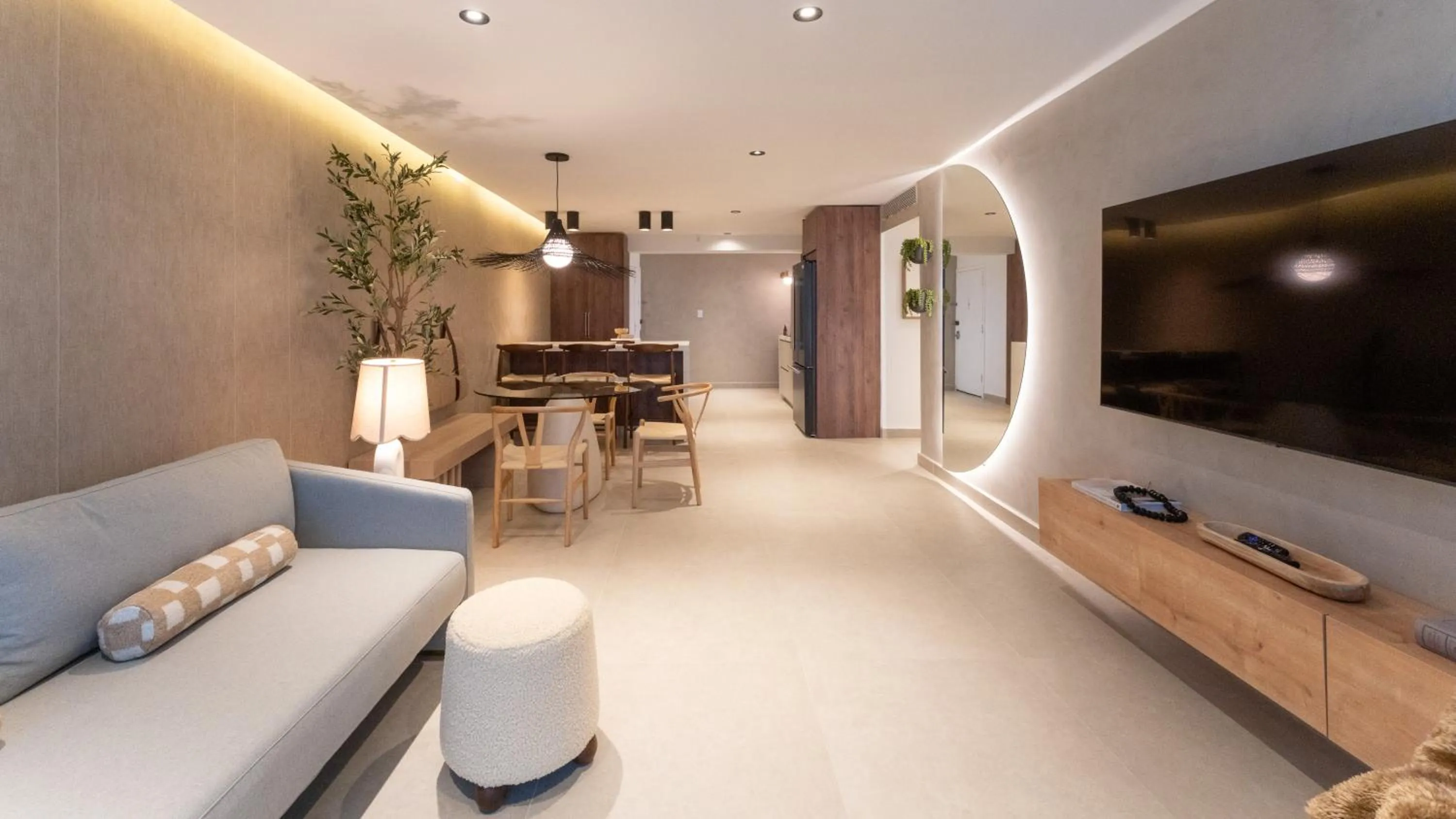 Living room in OCEAN VIEW DELUXE SUITE: PVT. BEACH & POOL